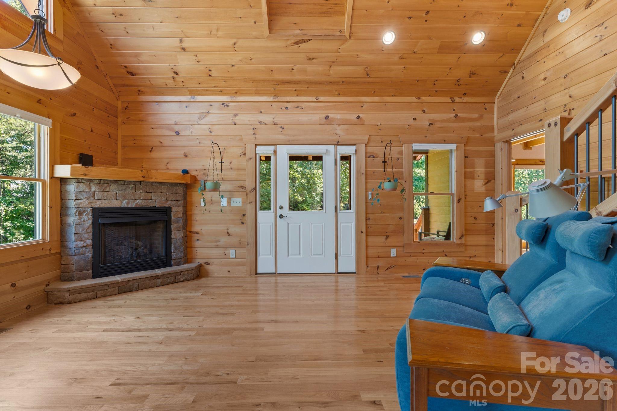 280 Hidden Lake Parkway — Nebo