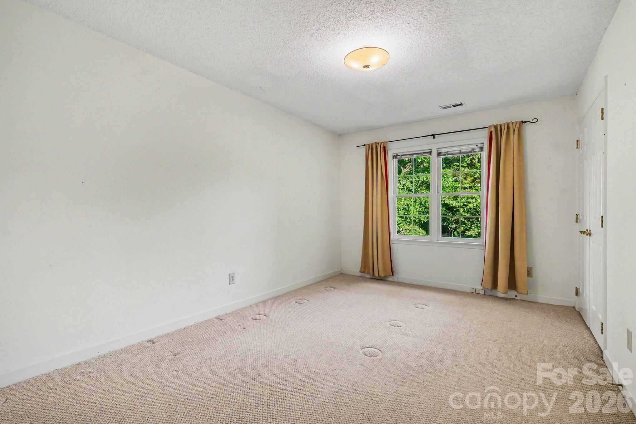 3032 Oakcroft Drive — Matthews