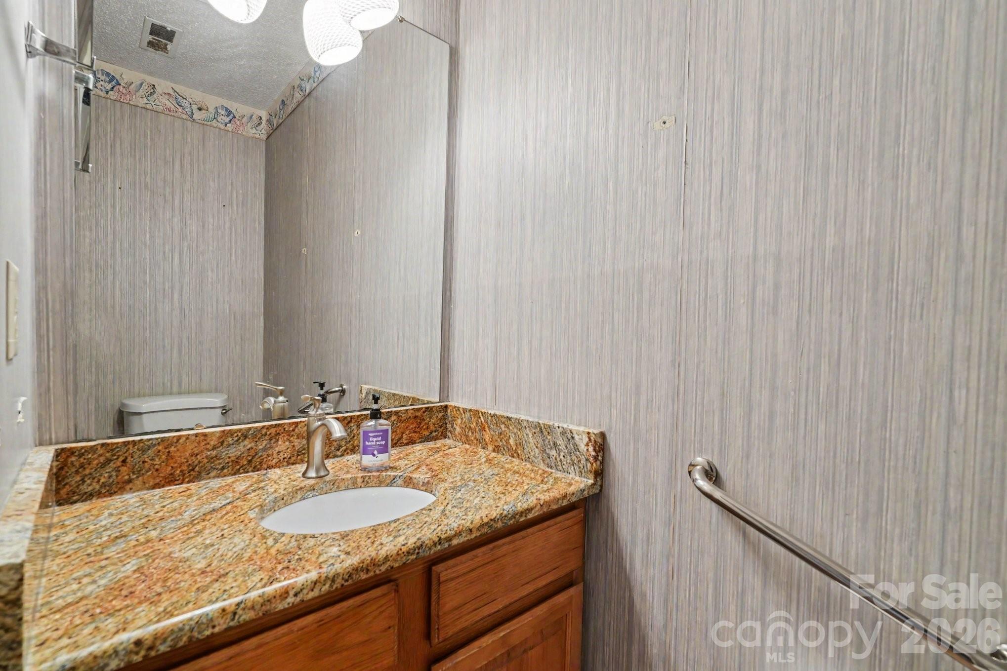3032 Oakcroft Drive — Matthews