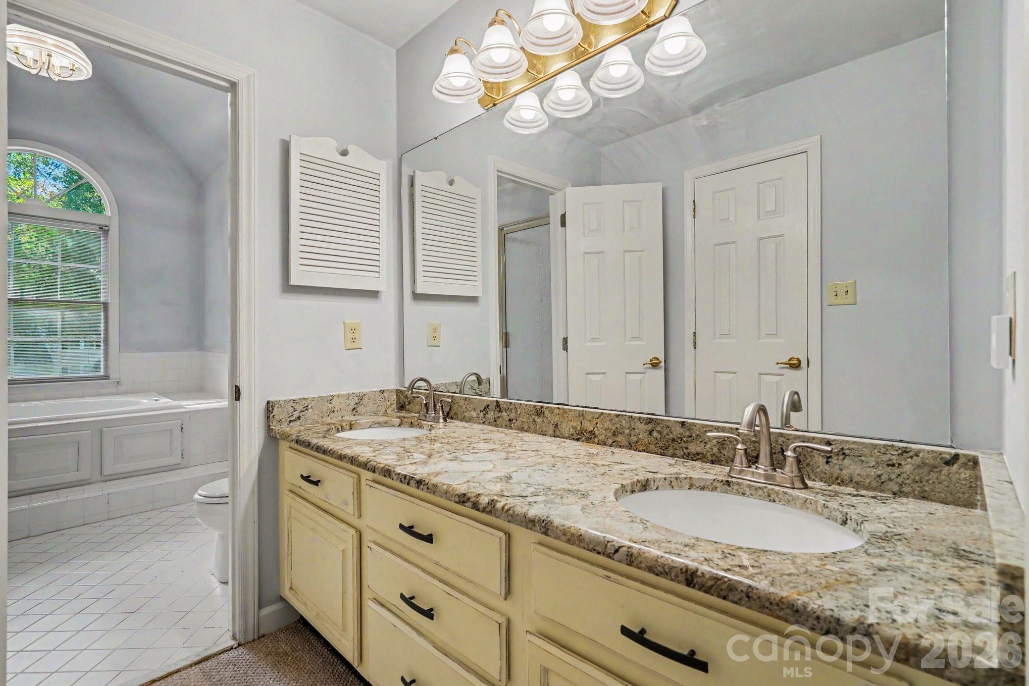 3032 Oakcroft Drive — Matthews