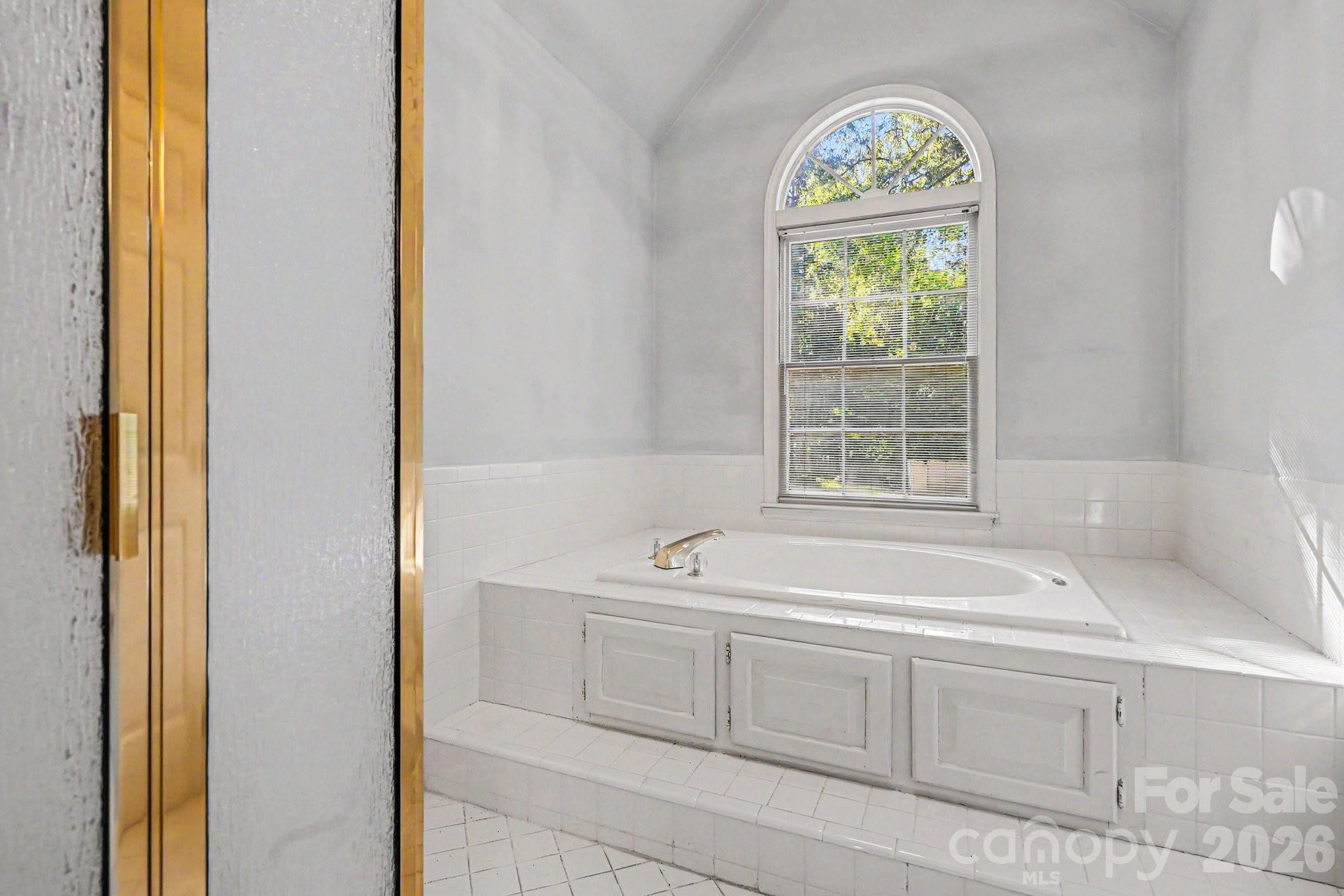 3032 Oakcroft Drive — Matthews