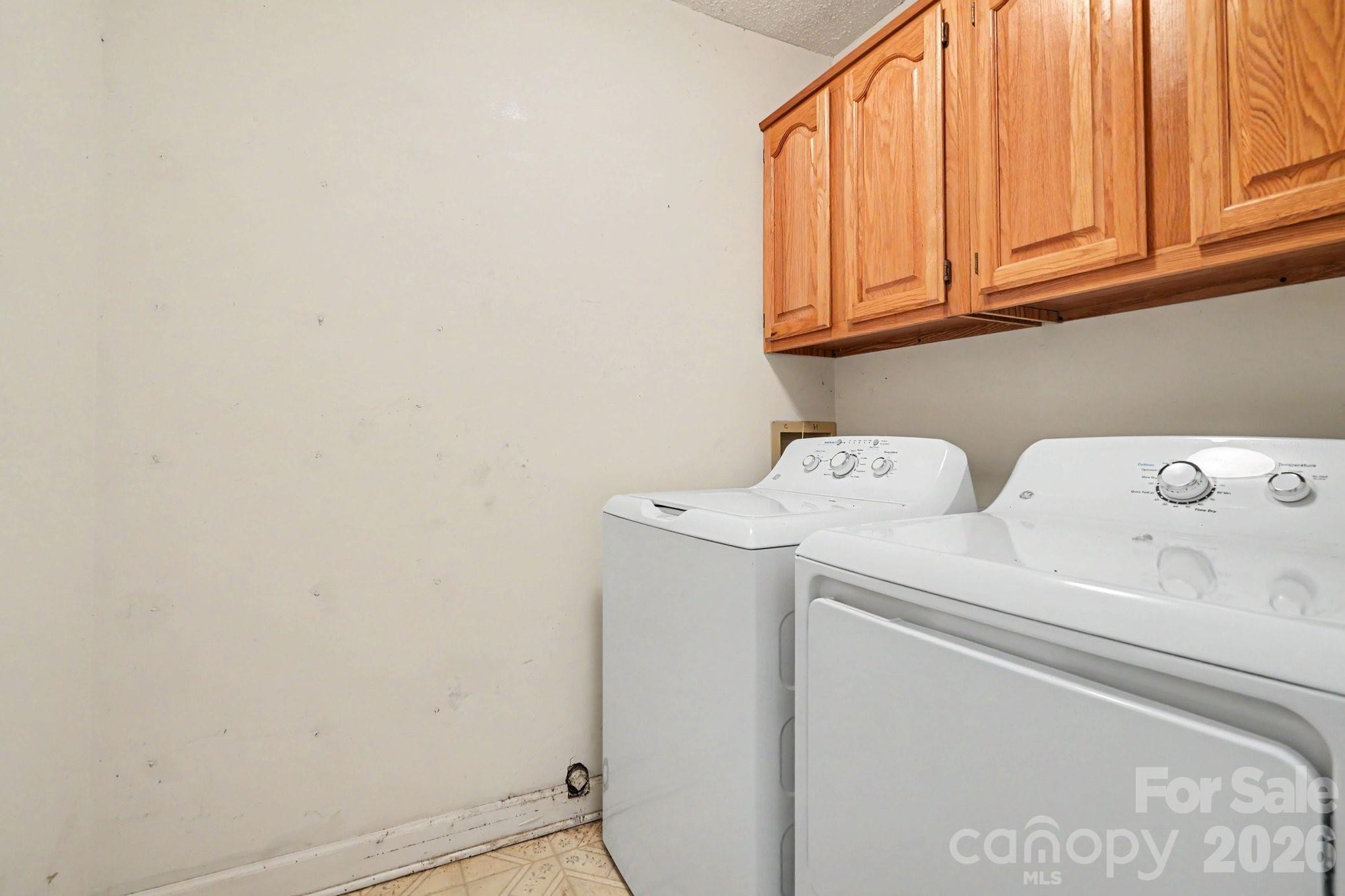 3032 Oakcroft Drive — Matthews