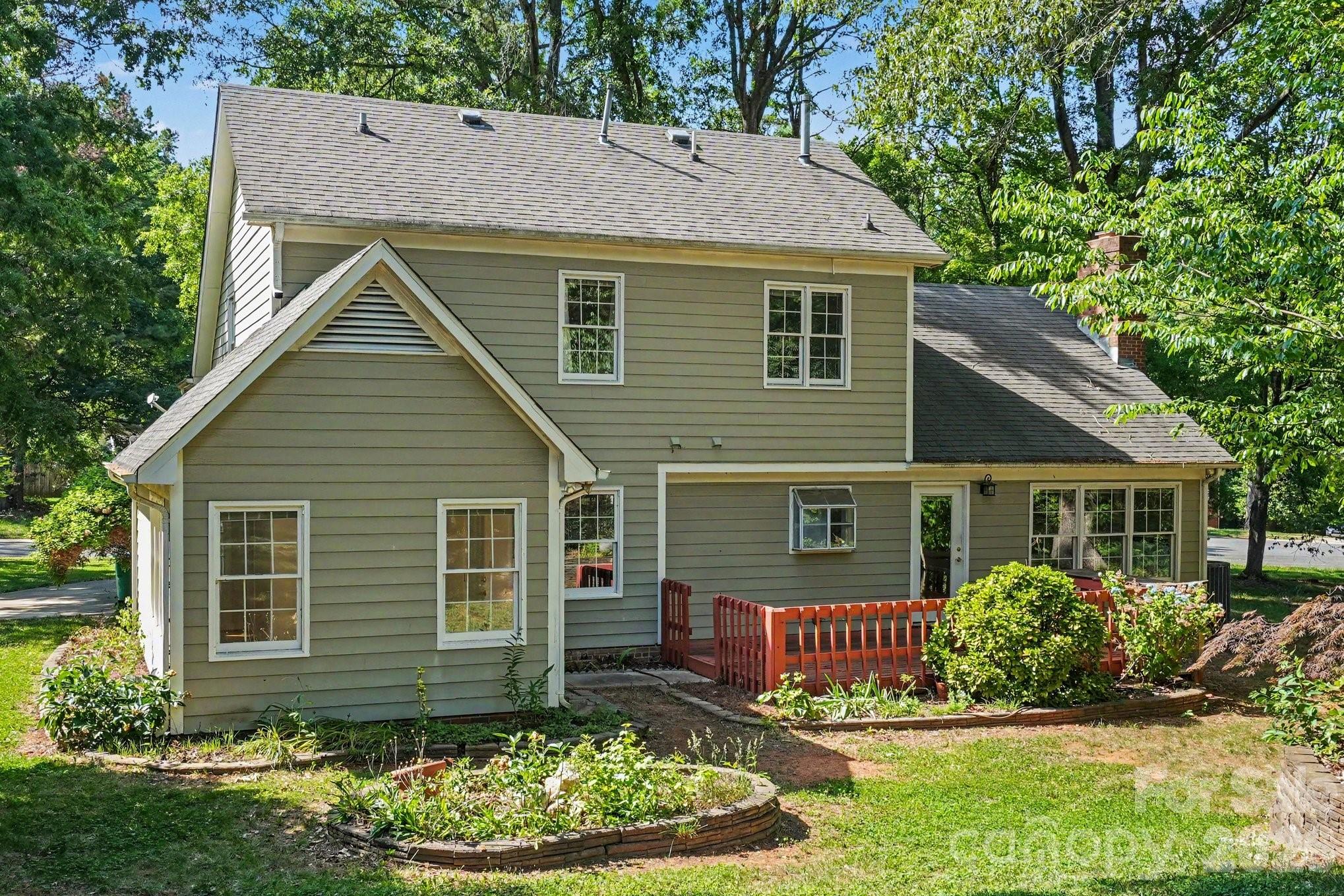 3032 Oakcroft Drive — Matthews