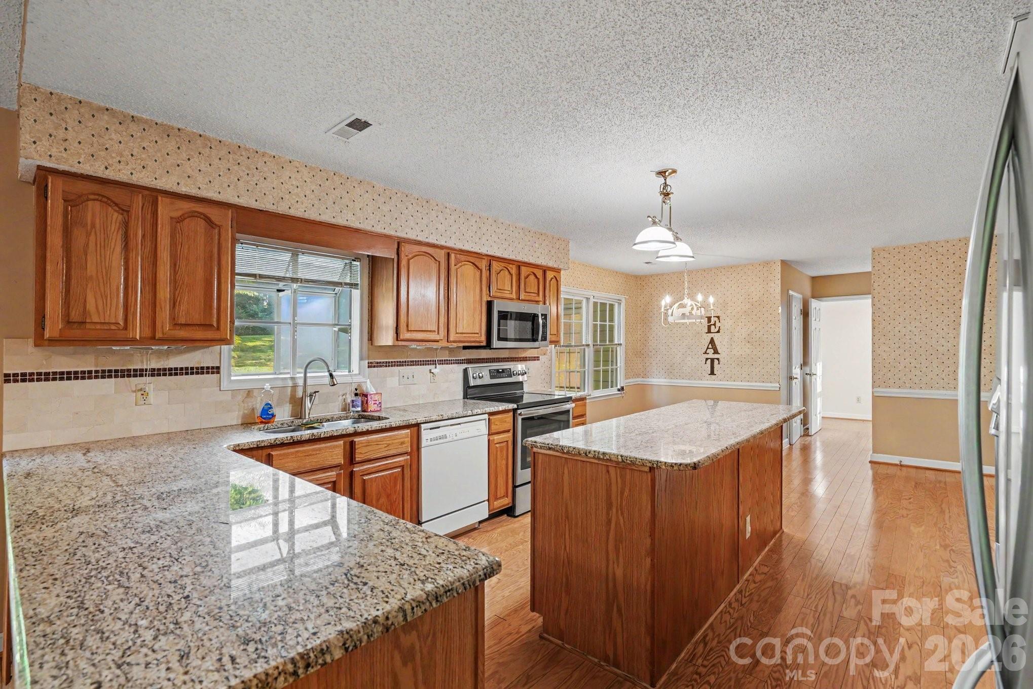 3032 Oakcroft Drive — Matthews