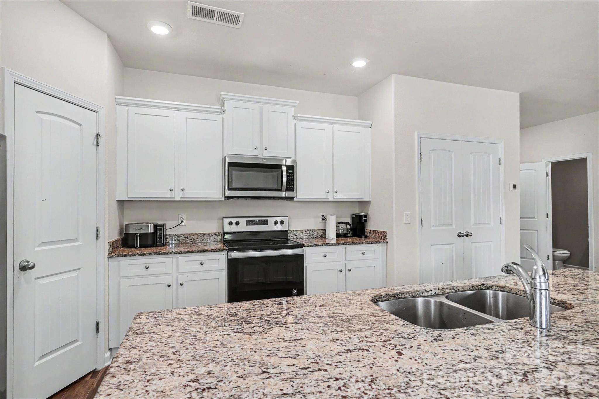 1112 Creedmore Court — Charlotte