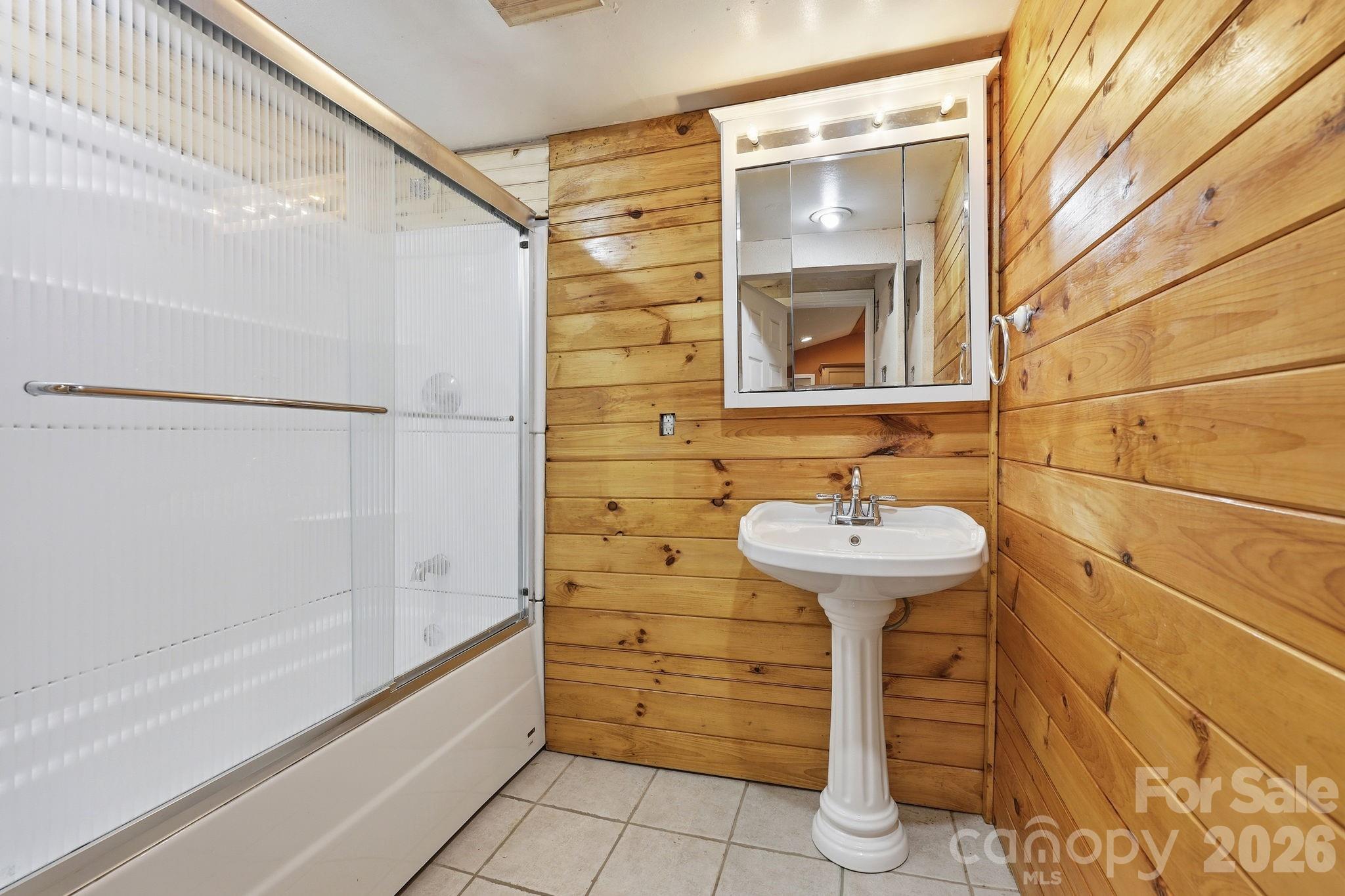 3383 Thickety Road — Clyde