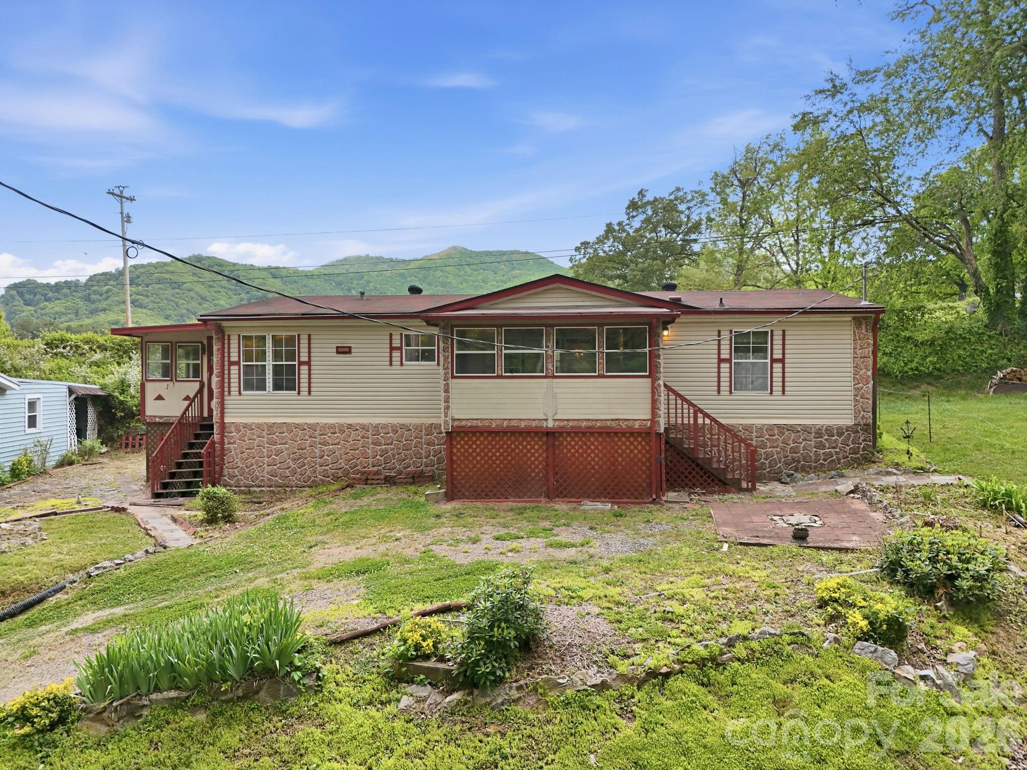 3383 Thickety Road — Clyde