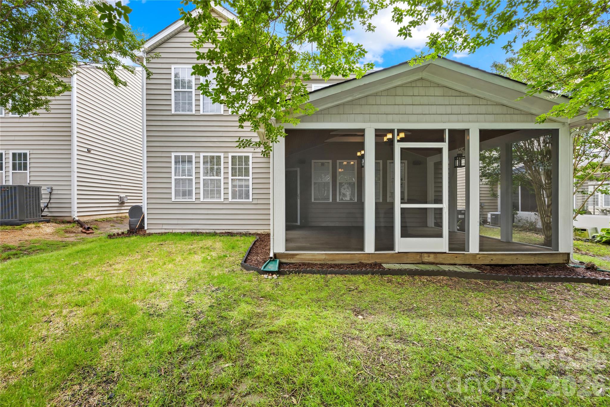 6428 Manitoba Lane — Charlotte
