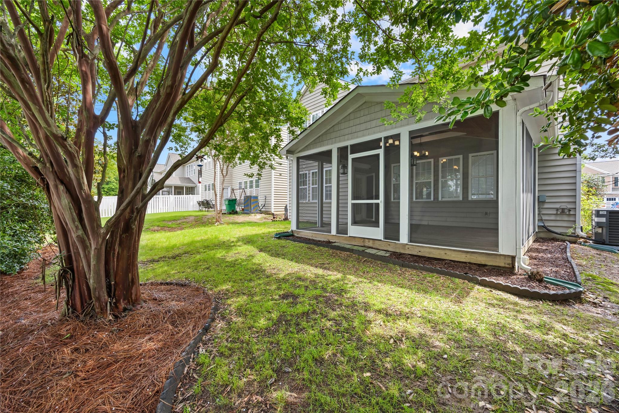 6428 Manitoba Lane — Charlotte
