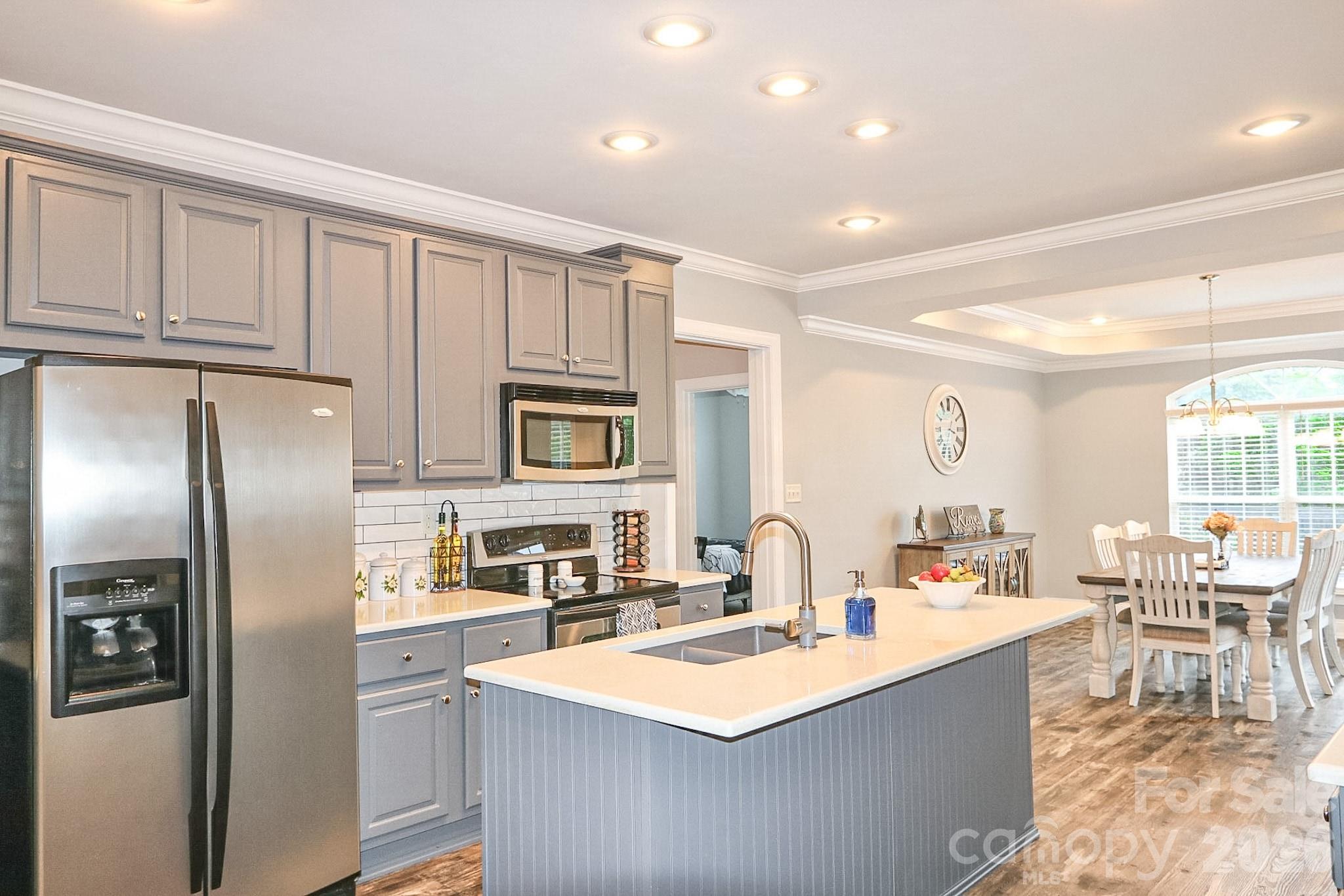 3127 Yorkshire Lane — Boonville