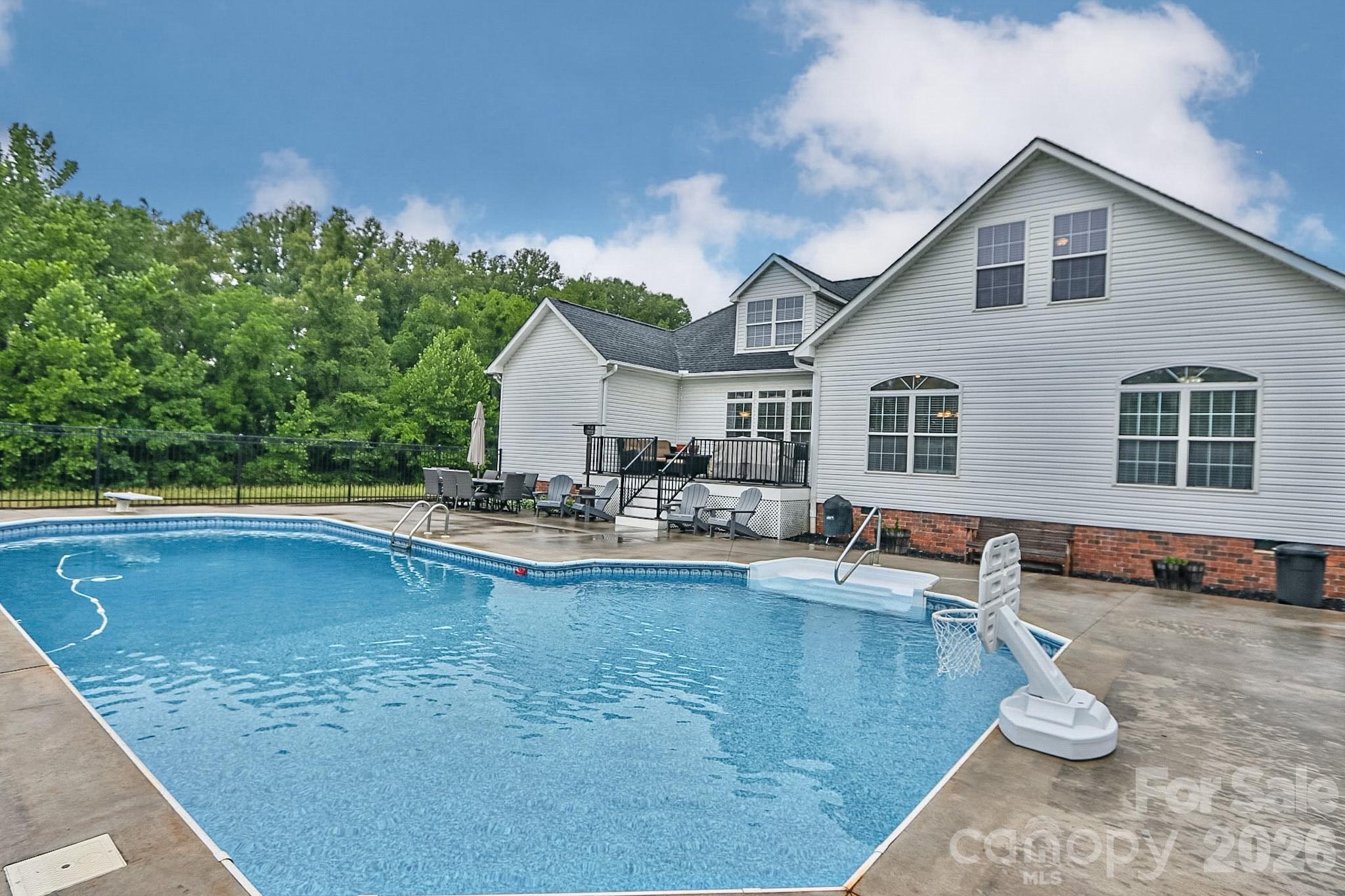 3127 Yorkshire Lane — Boonville