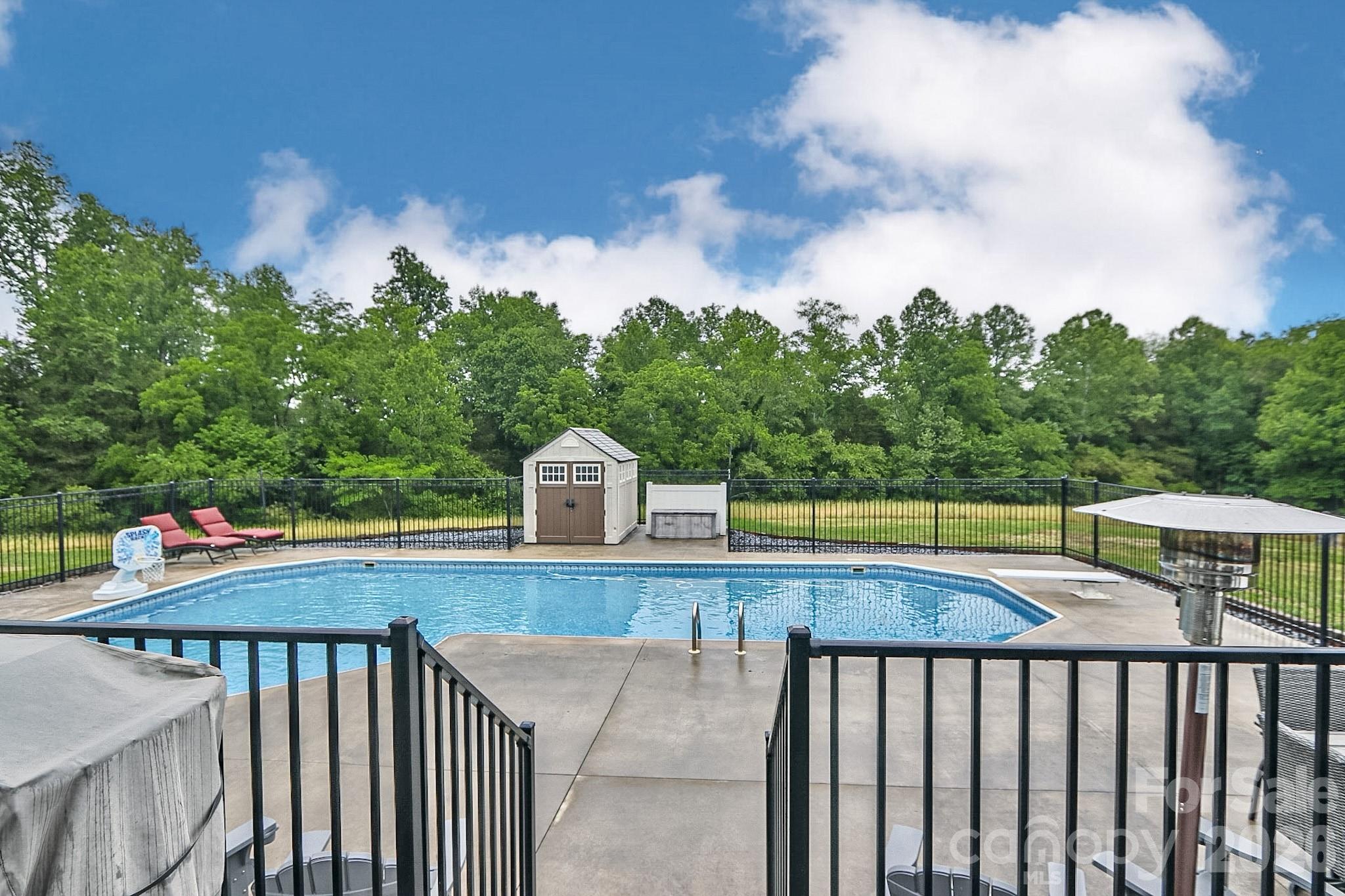 3127 Yorkshire Lane — Boonville