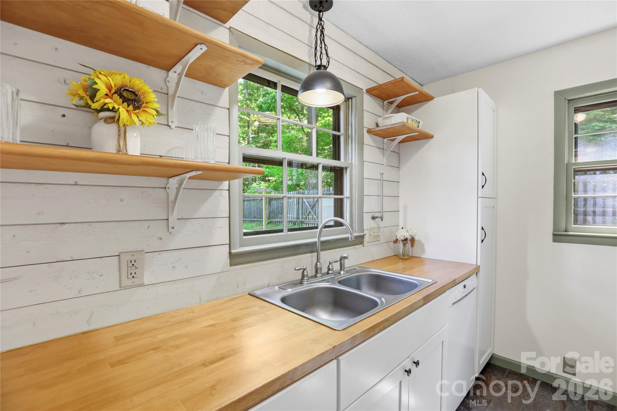 38 Nixon Terrace — Asheville