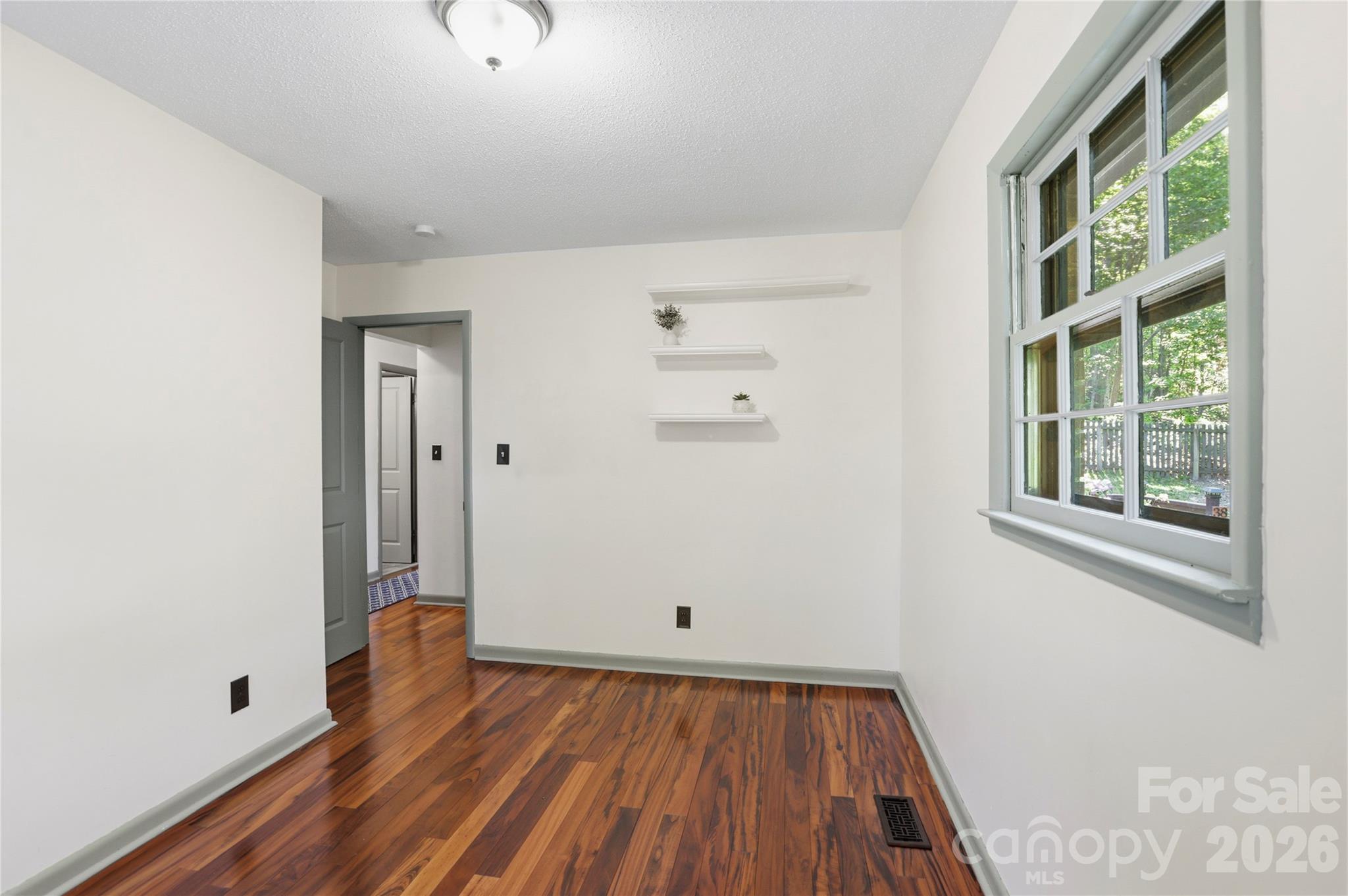 38 Nixon Terrace — Asheville