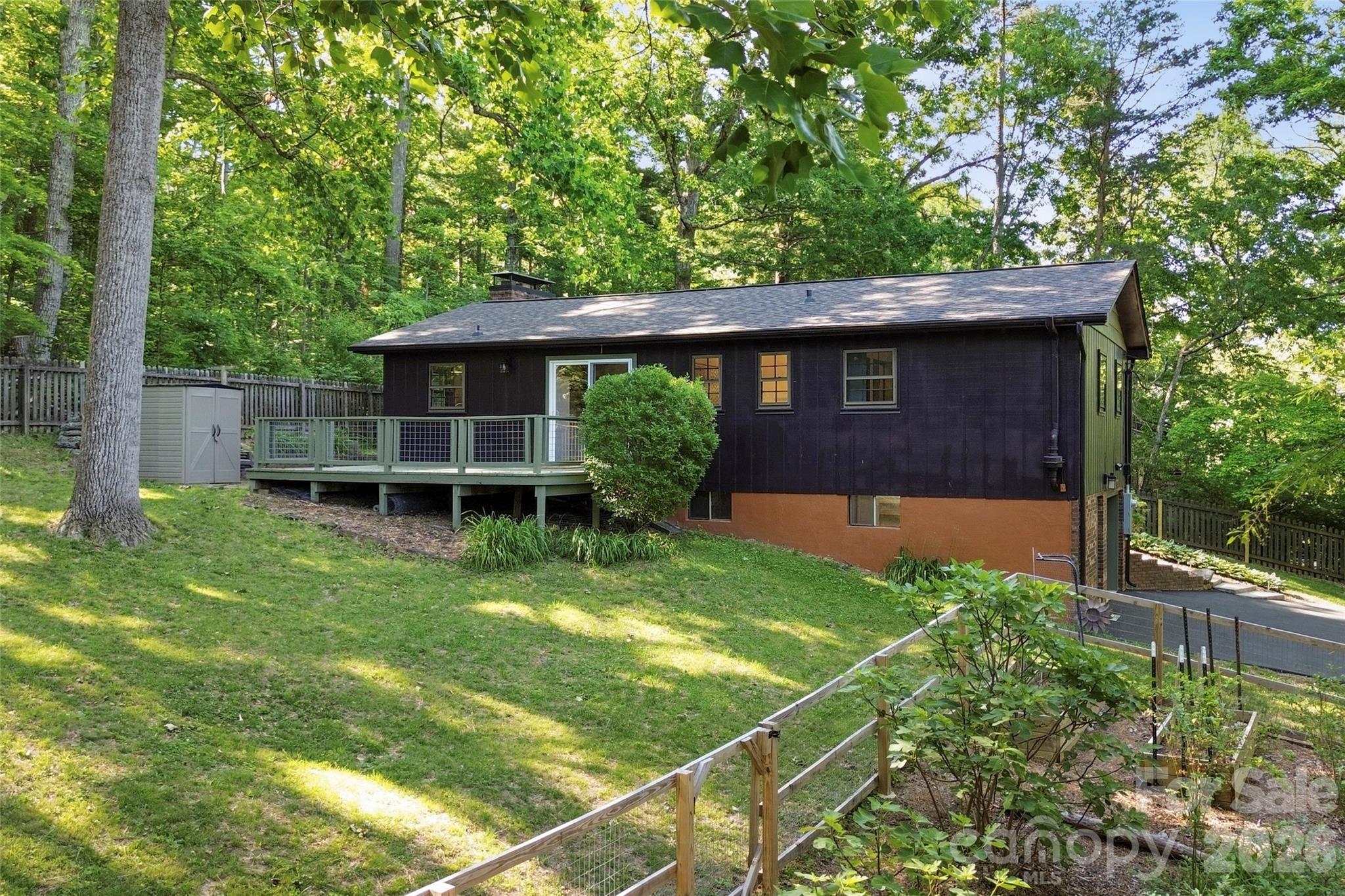 38 Nixon Terrace — Asheville