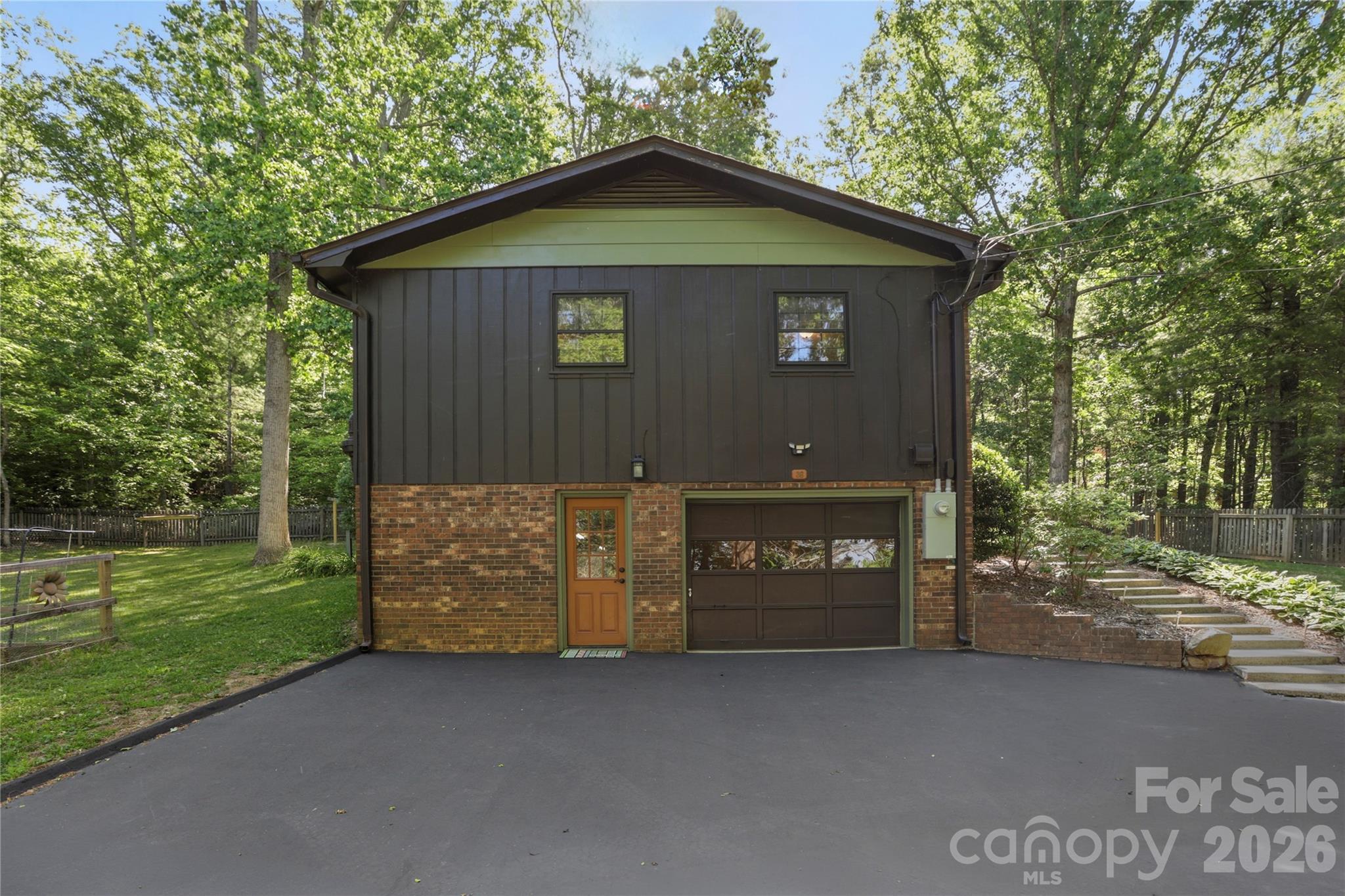 38 Nixon Terrace — Asheville