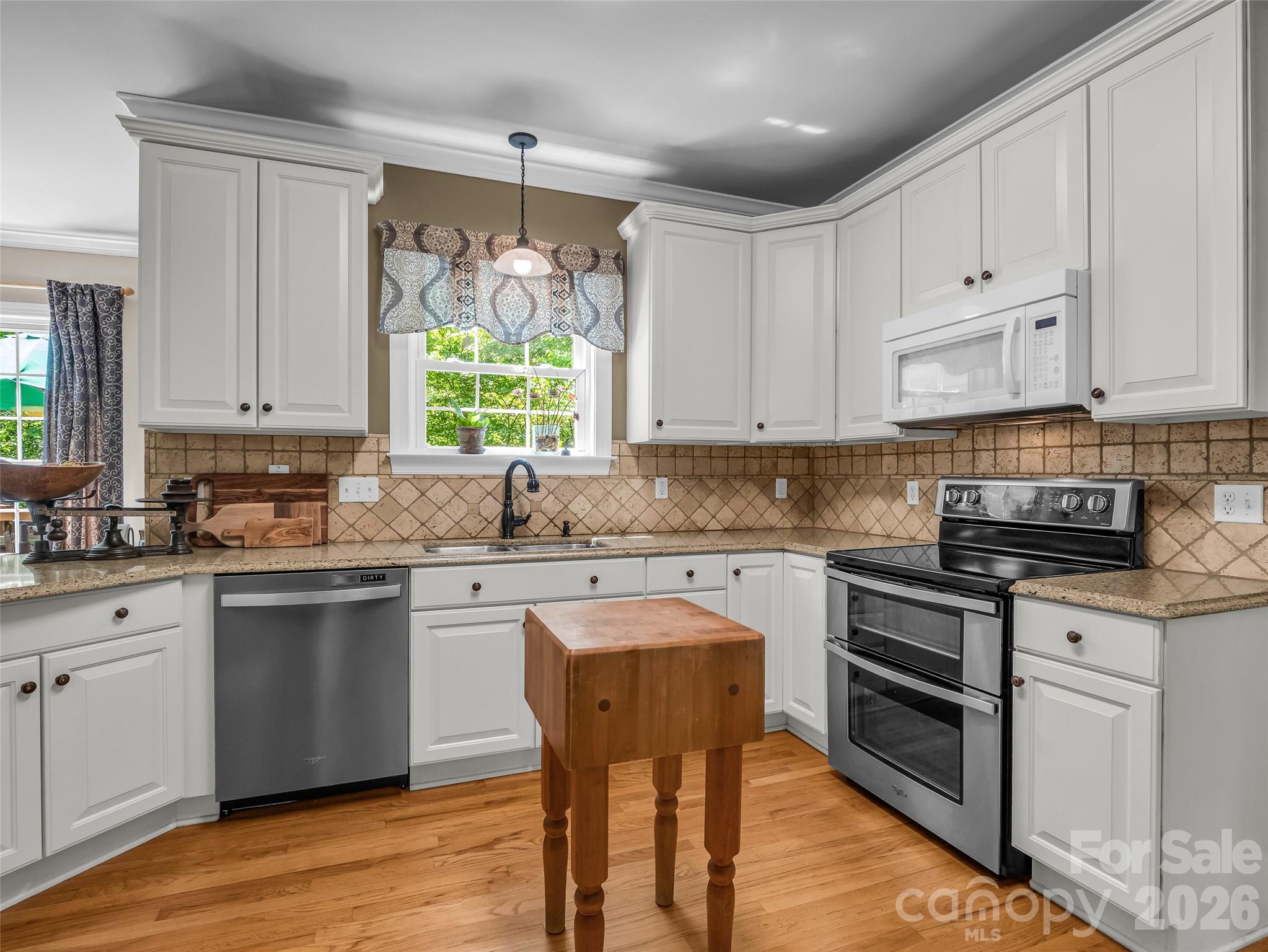 1042 Columbine Road — Asheville