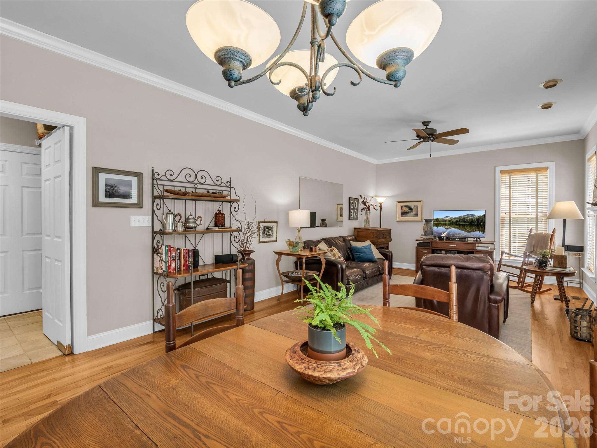1042 Columbine Road — Asheville