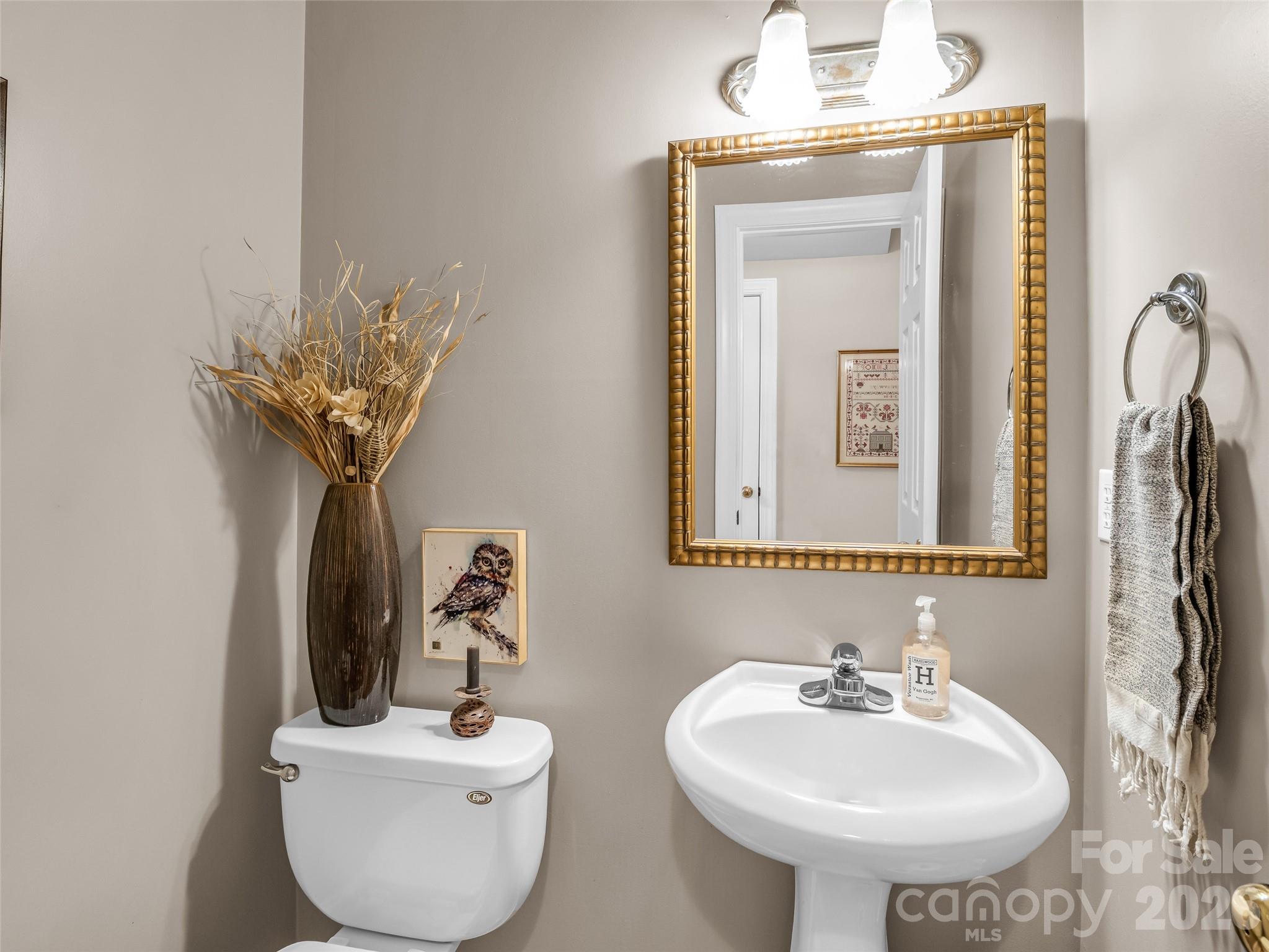 1042 Columbine Road — Asheville