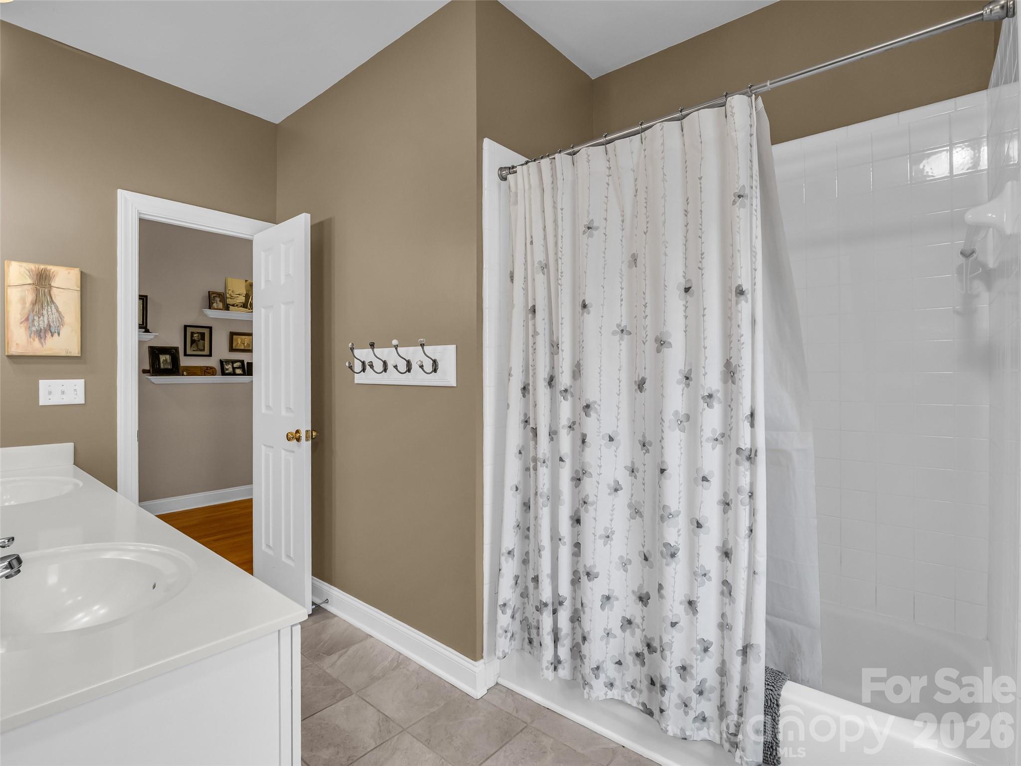 1042 Columbine Road — Asheville