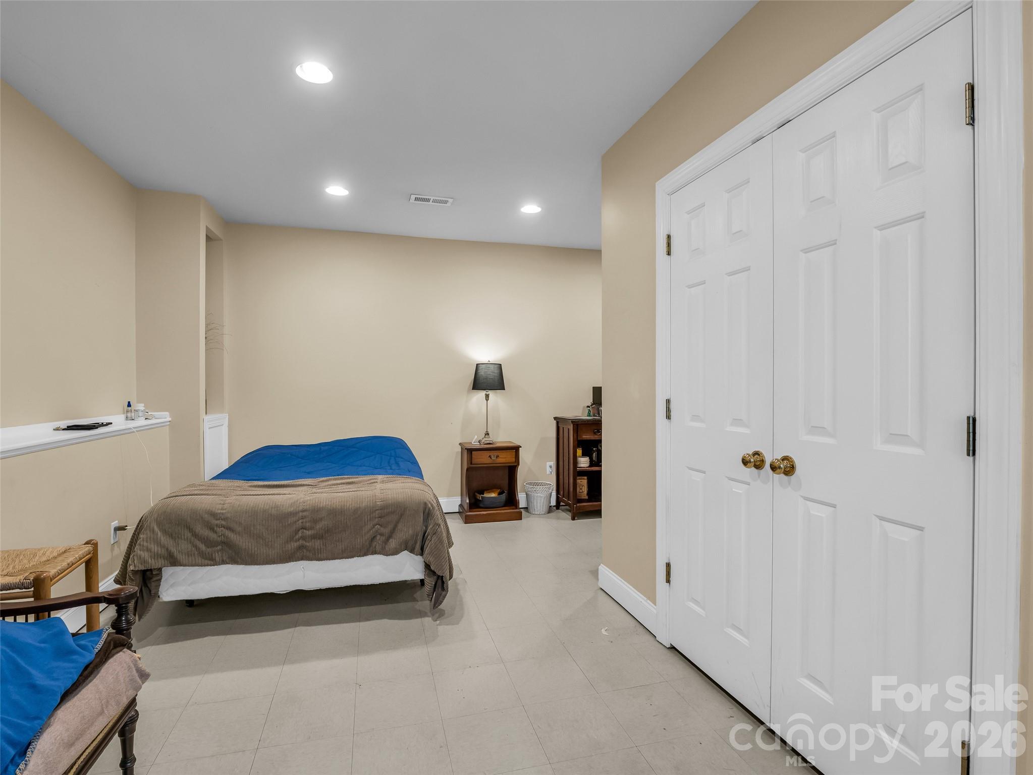 1042 Columbine Road — Asheville
