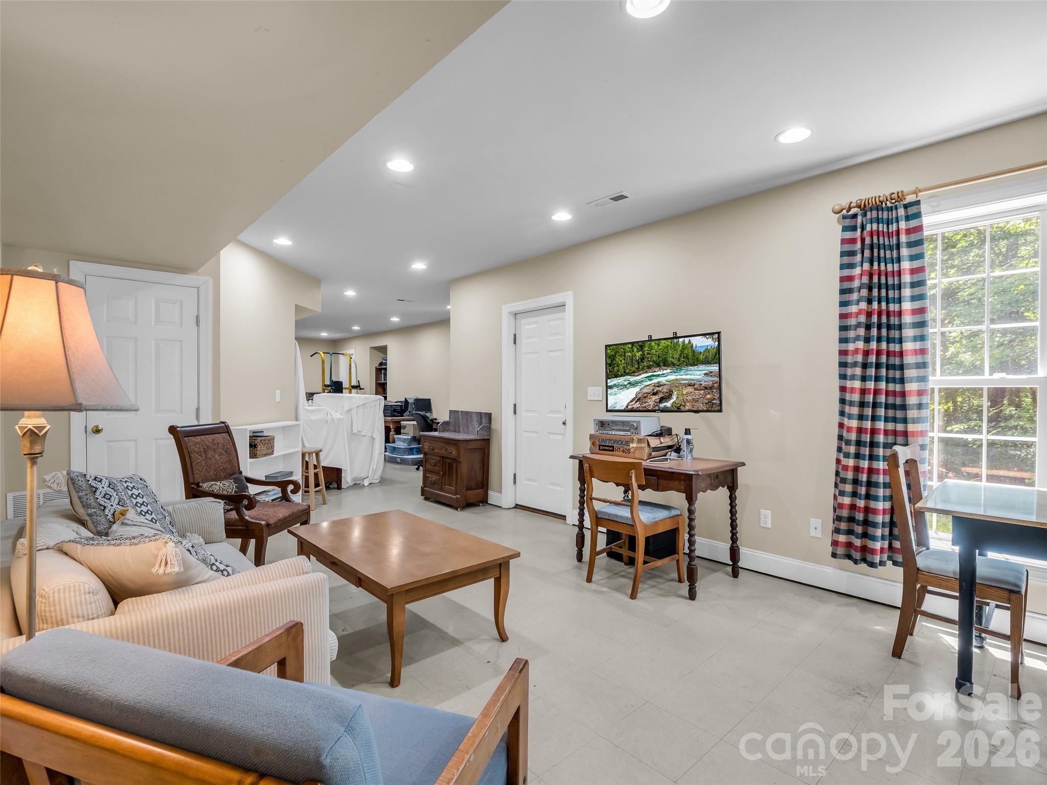 1042 Columbine Road — Asheville
