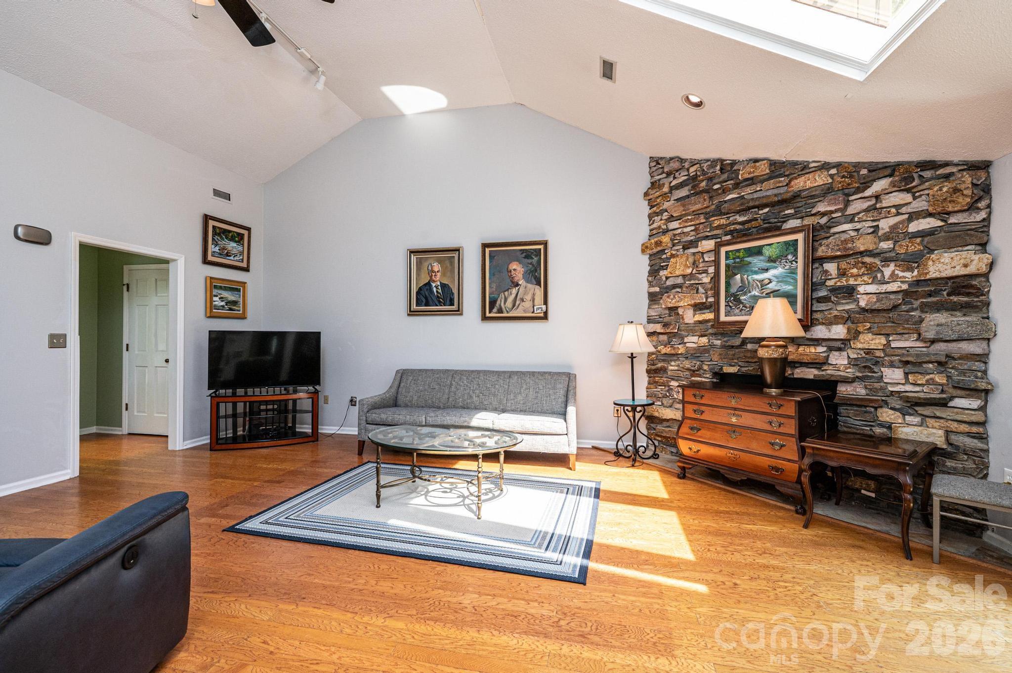 1759 12th Street NE — Hickory