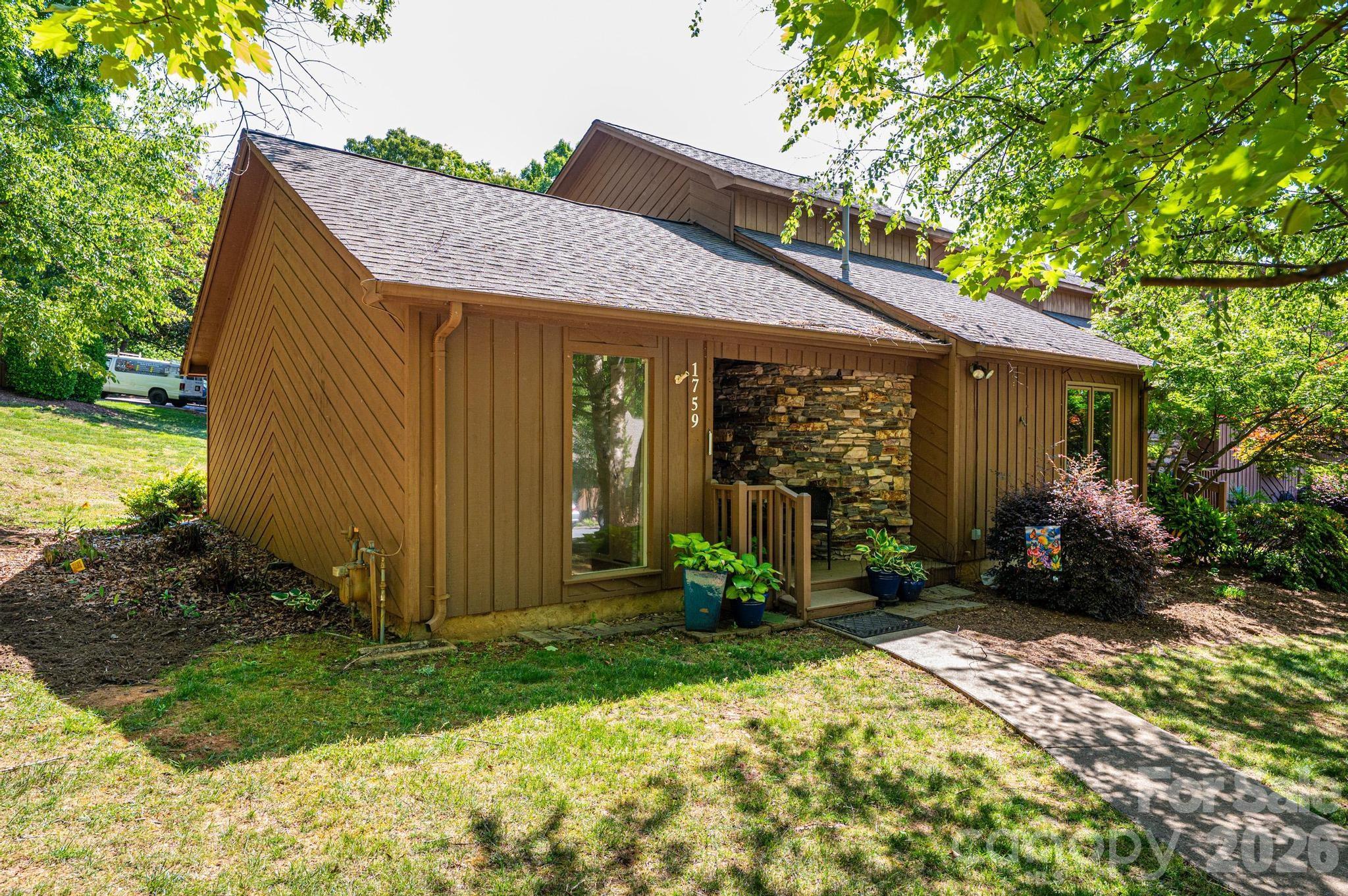 1759 12th Street NE — Hickory