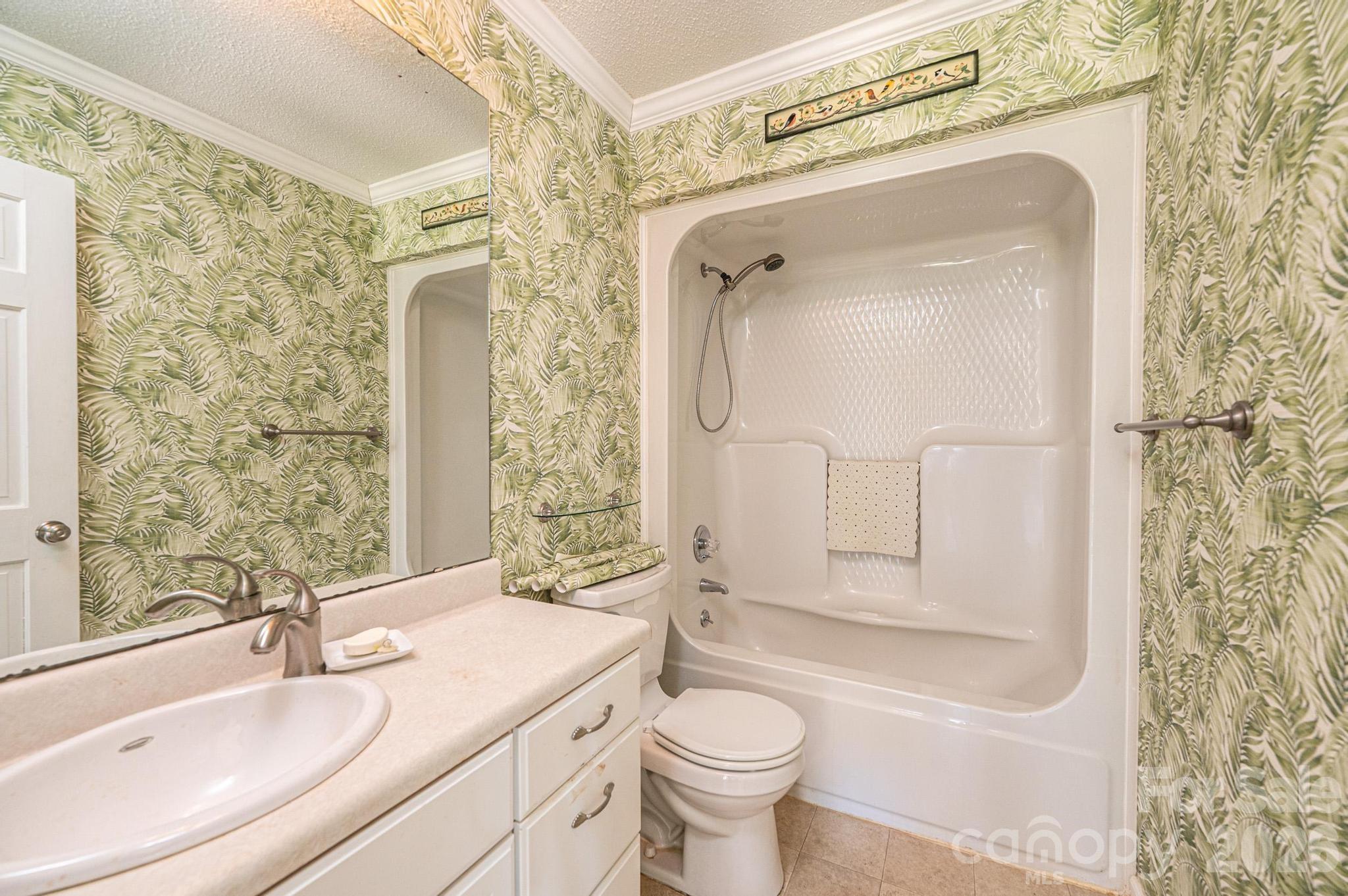 1759 12th Street NE — Hickory