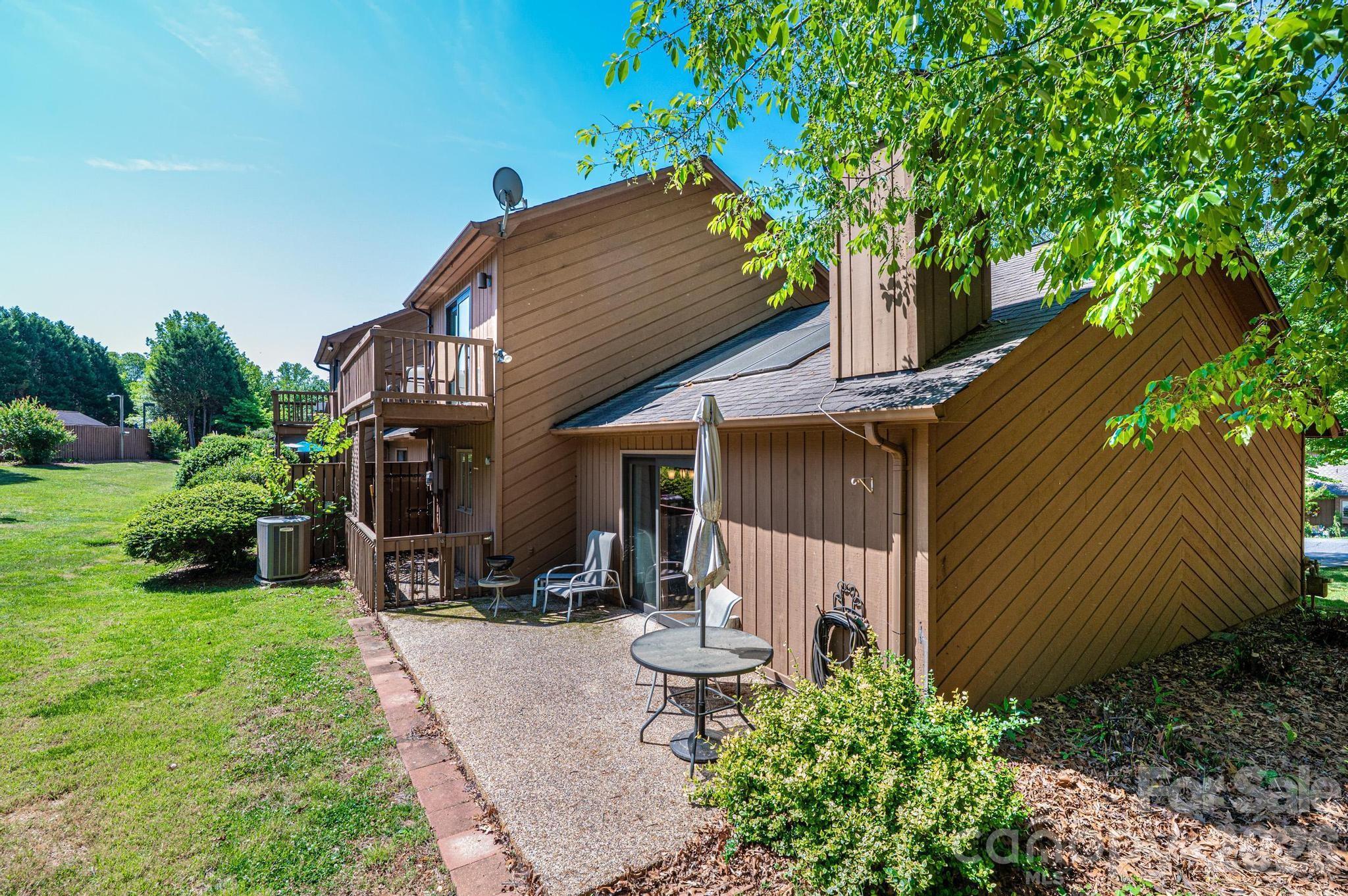 1759 12th Street NE — Hickory