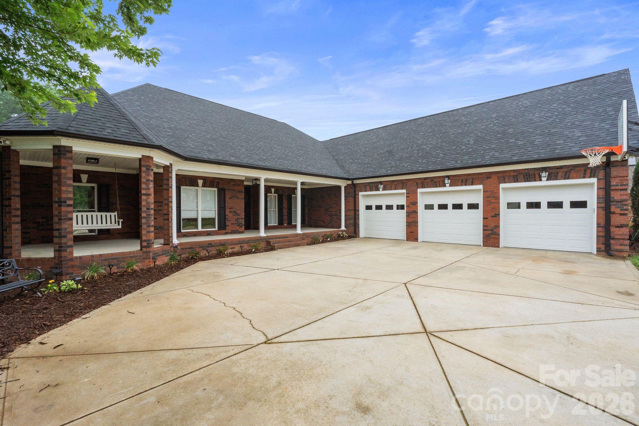 9700 Tournament Drive — Matthews