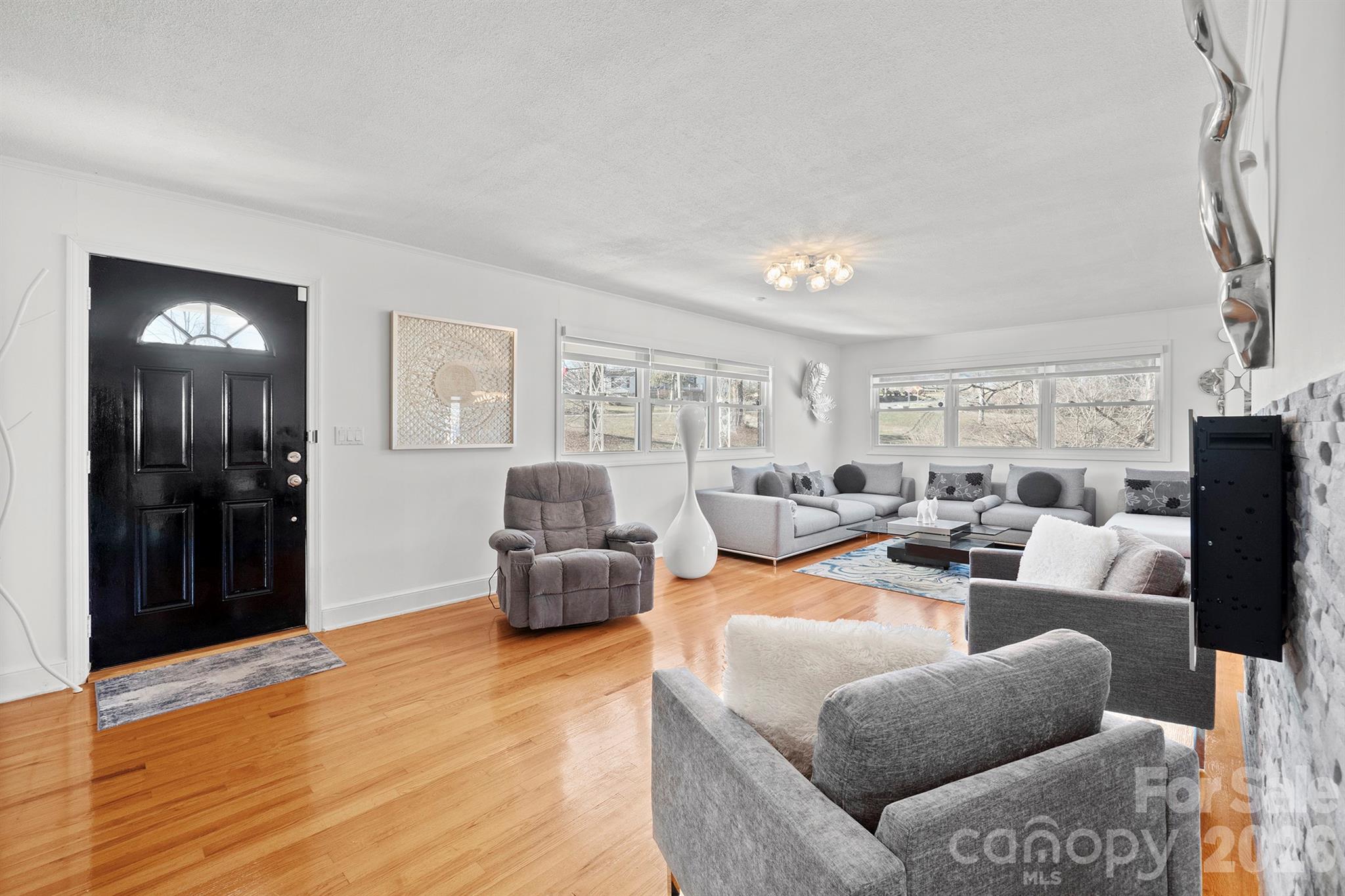 101 Bluebird Lane — Morganton