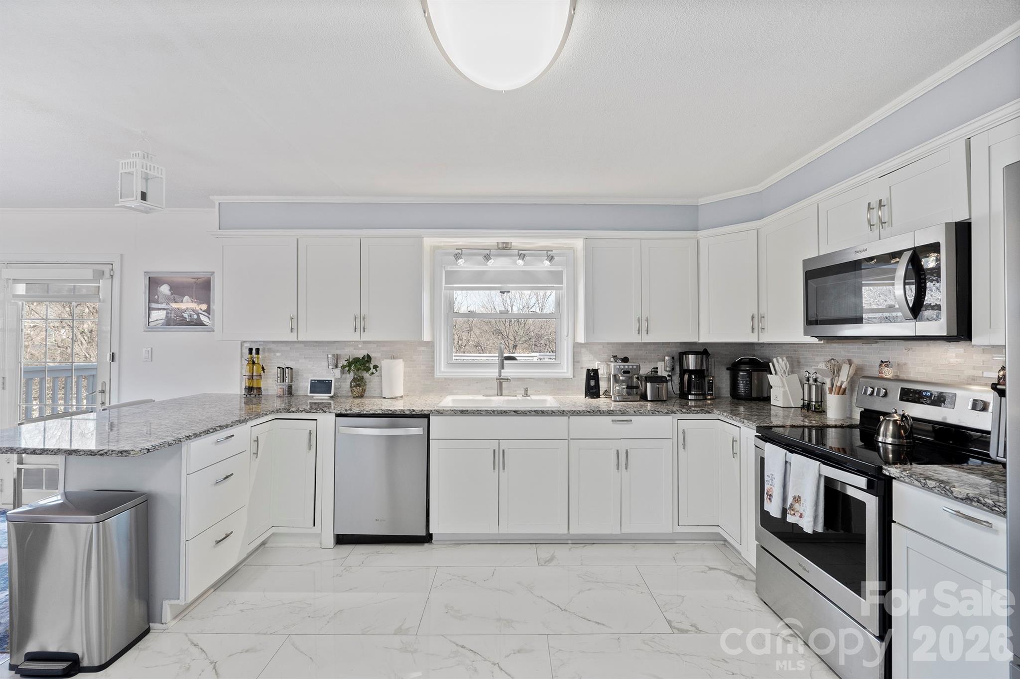101 Bluebird Lane — Morganton