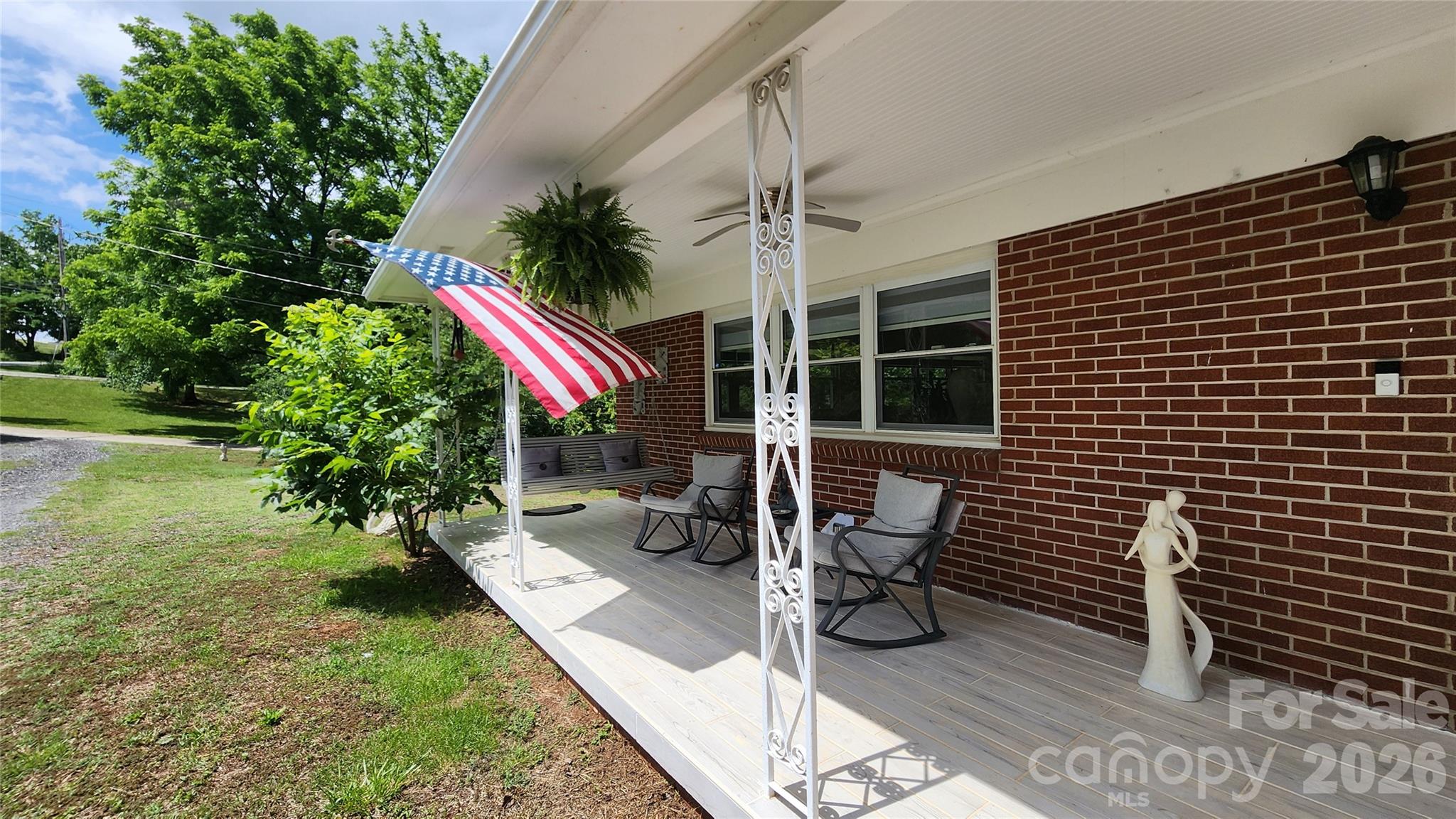 101 Bluebird Lane — Morganton