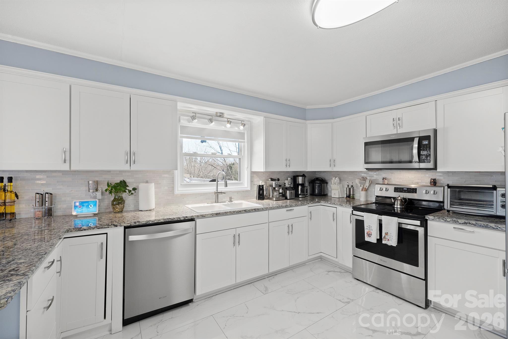 101 Bluebird Lane — Morganton