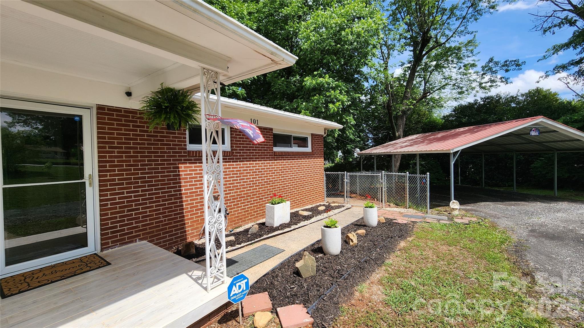 101 Bluebird Lane — Morganton