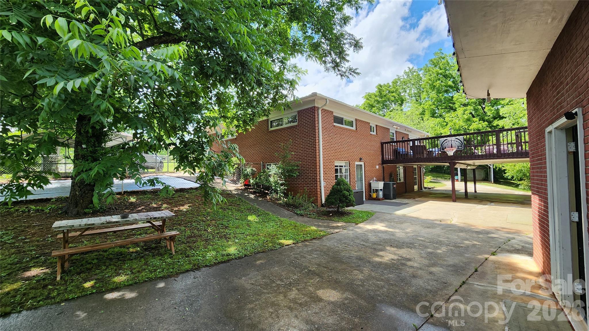 101 Bluebird Lane — Morganton