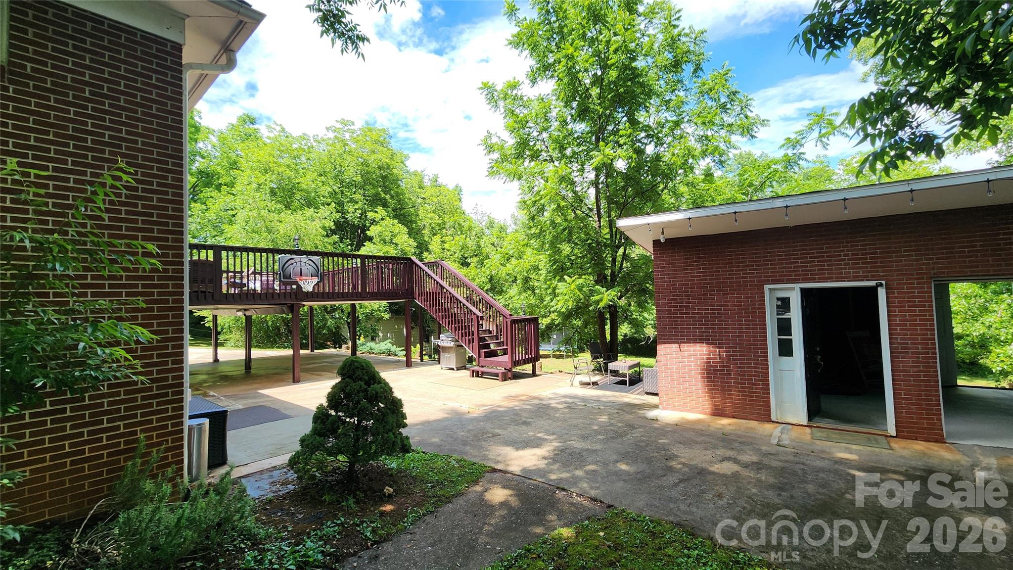 101 Bluebird Lane — Morganton