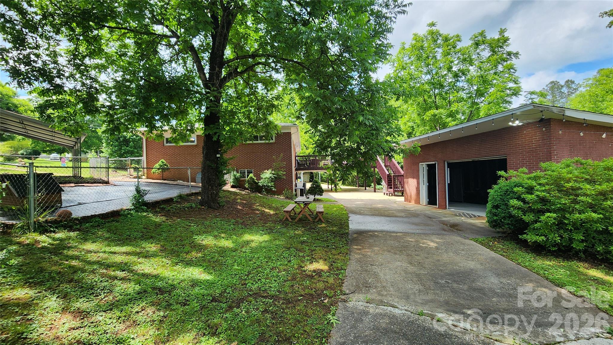 101 Bluebird Lane — Morganton