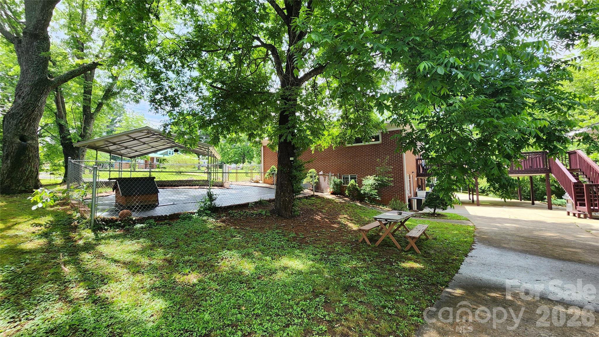 101 Bluebird Lane — Morganton