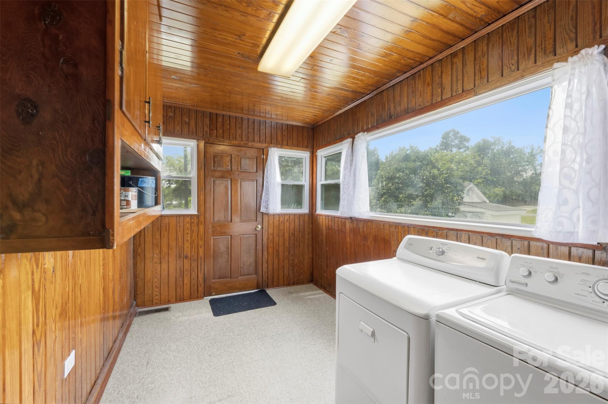 204 Hampshire Lane — Clover