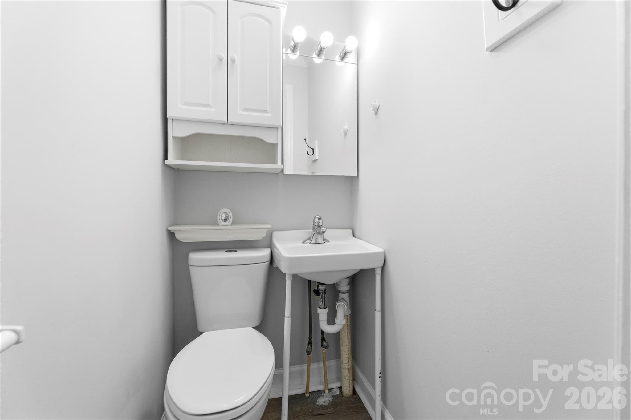 204 Hampshire Lane — Clover