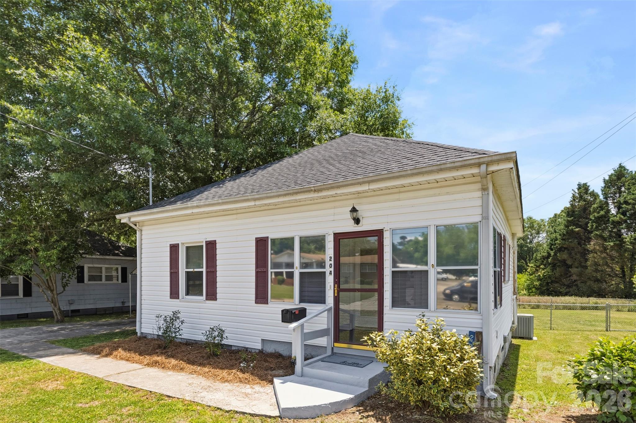 204 Hampshire Lane — Clover