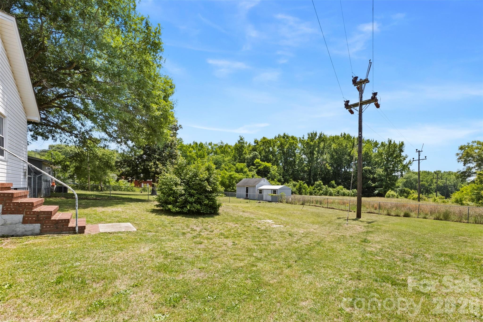 204 Hampshire Lane — Clover