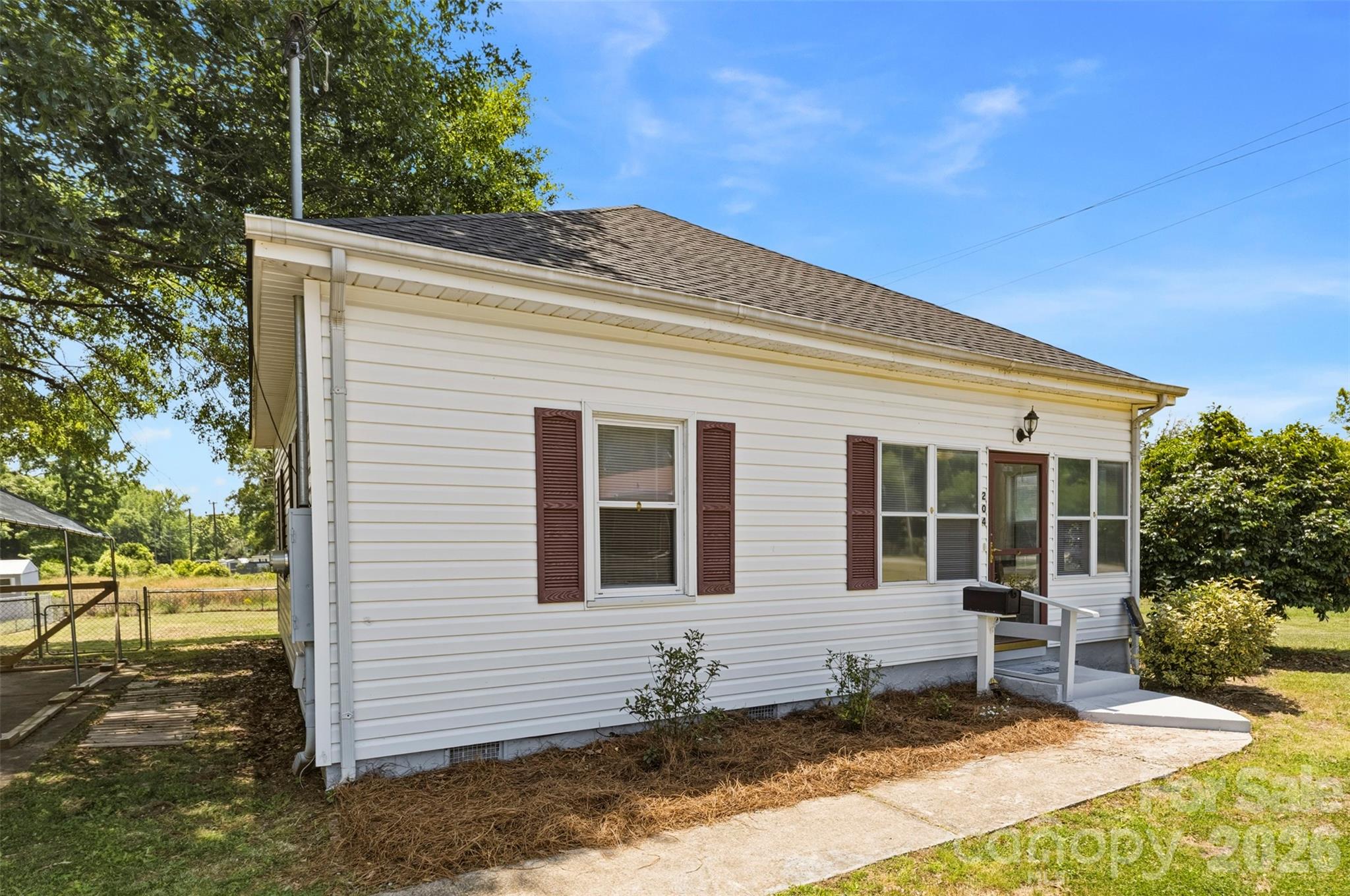 204 Hampshire Lane — Clover