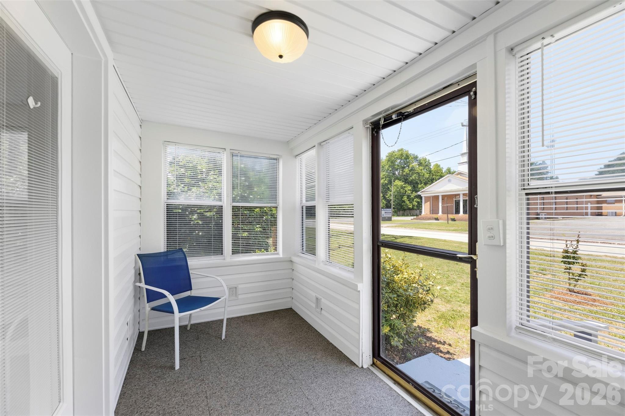204 Hampshire Lane — Clover