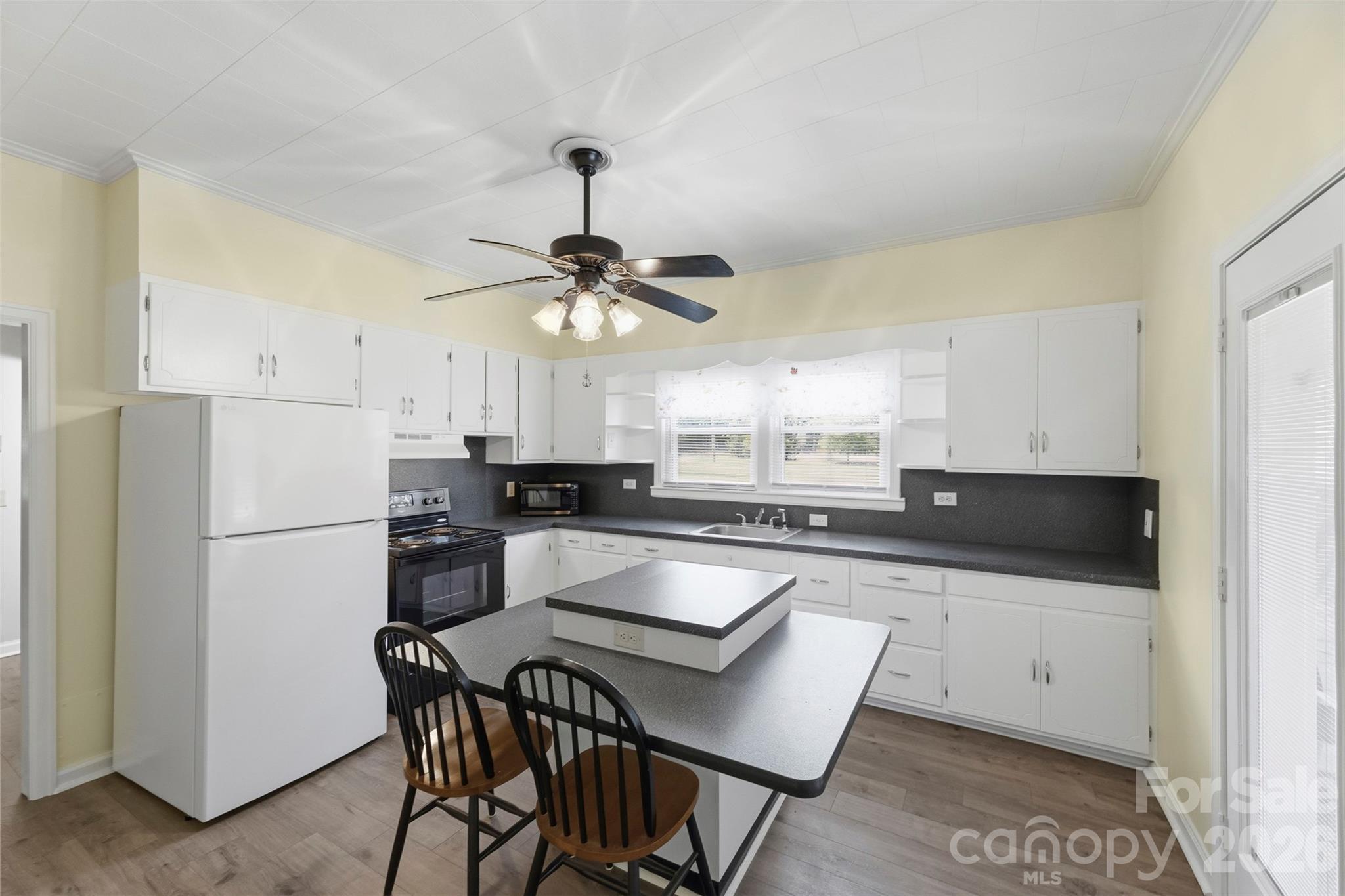 204 Hampshire Lane — Clover