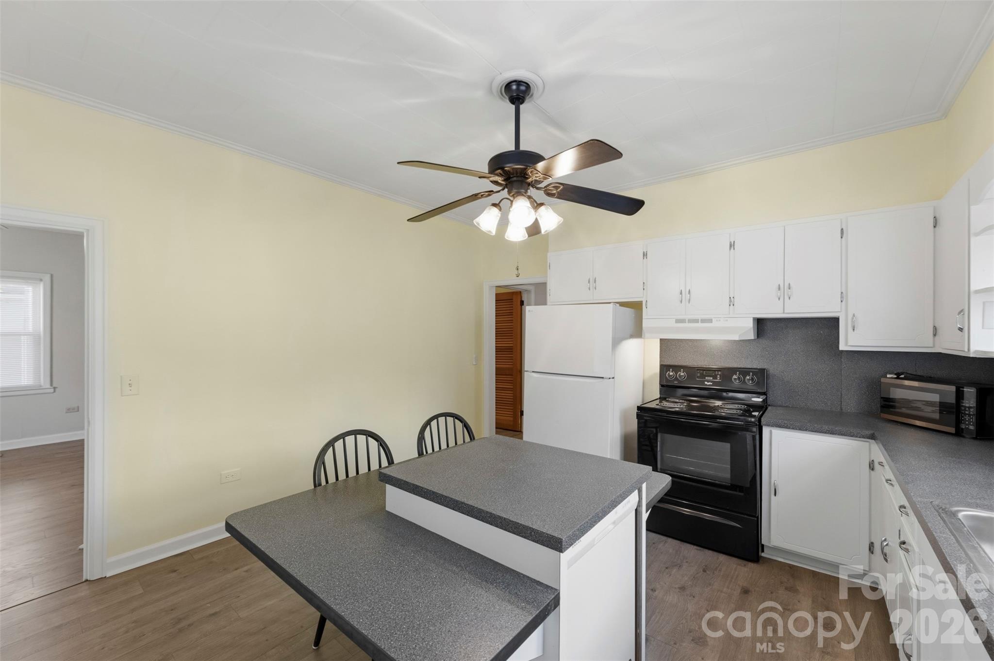 204 Hampshire Lane — Clover