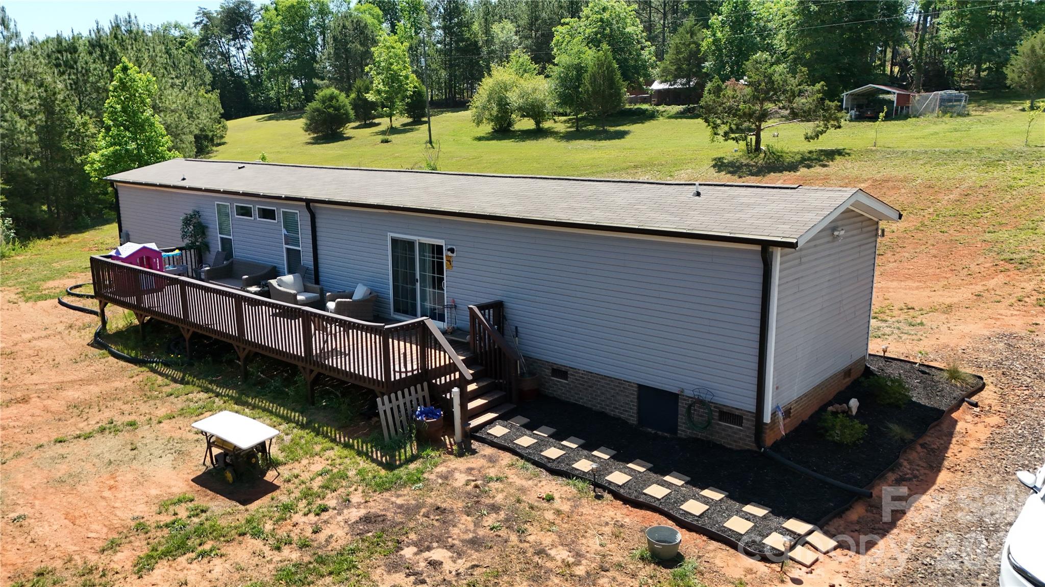 365 Guernsey Lane — Roebuck