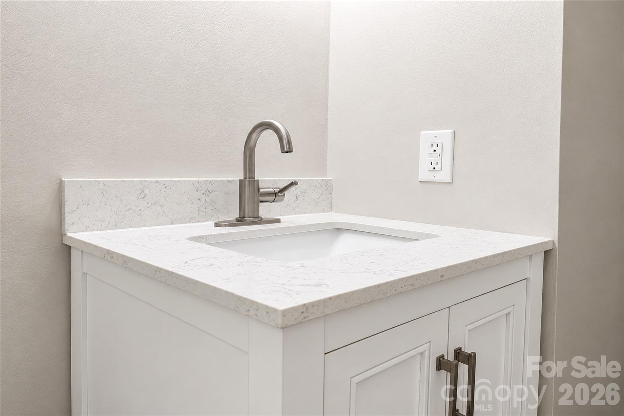 2121 24th Street NE — Hickory